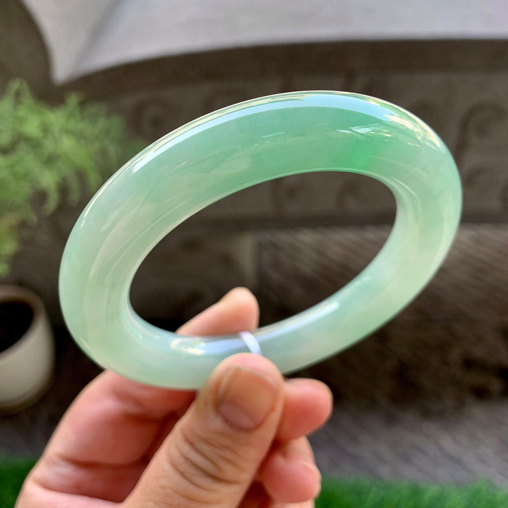 细糯种飘绿圆条手镯（55.7mm）（yc240755）