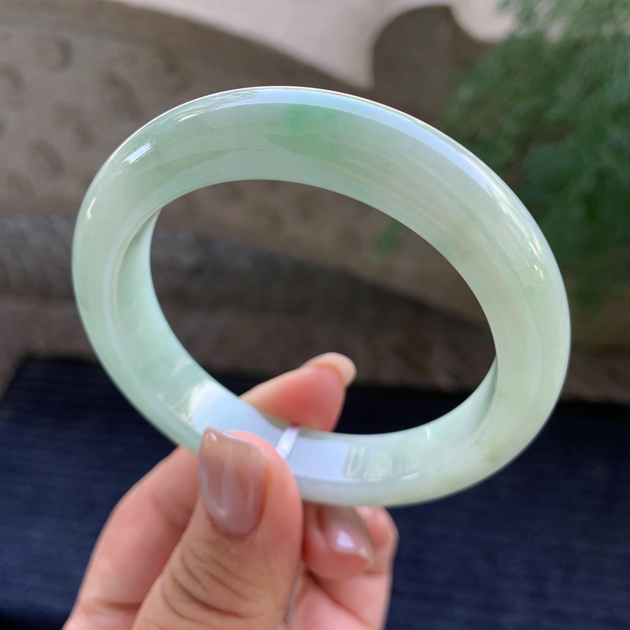 细糯种飘绿花正圈平安镯  55.3圈口 天然缅甸A货翡翠（yc400175）