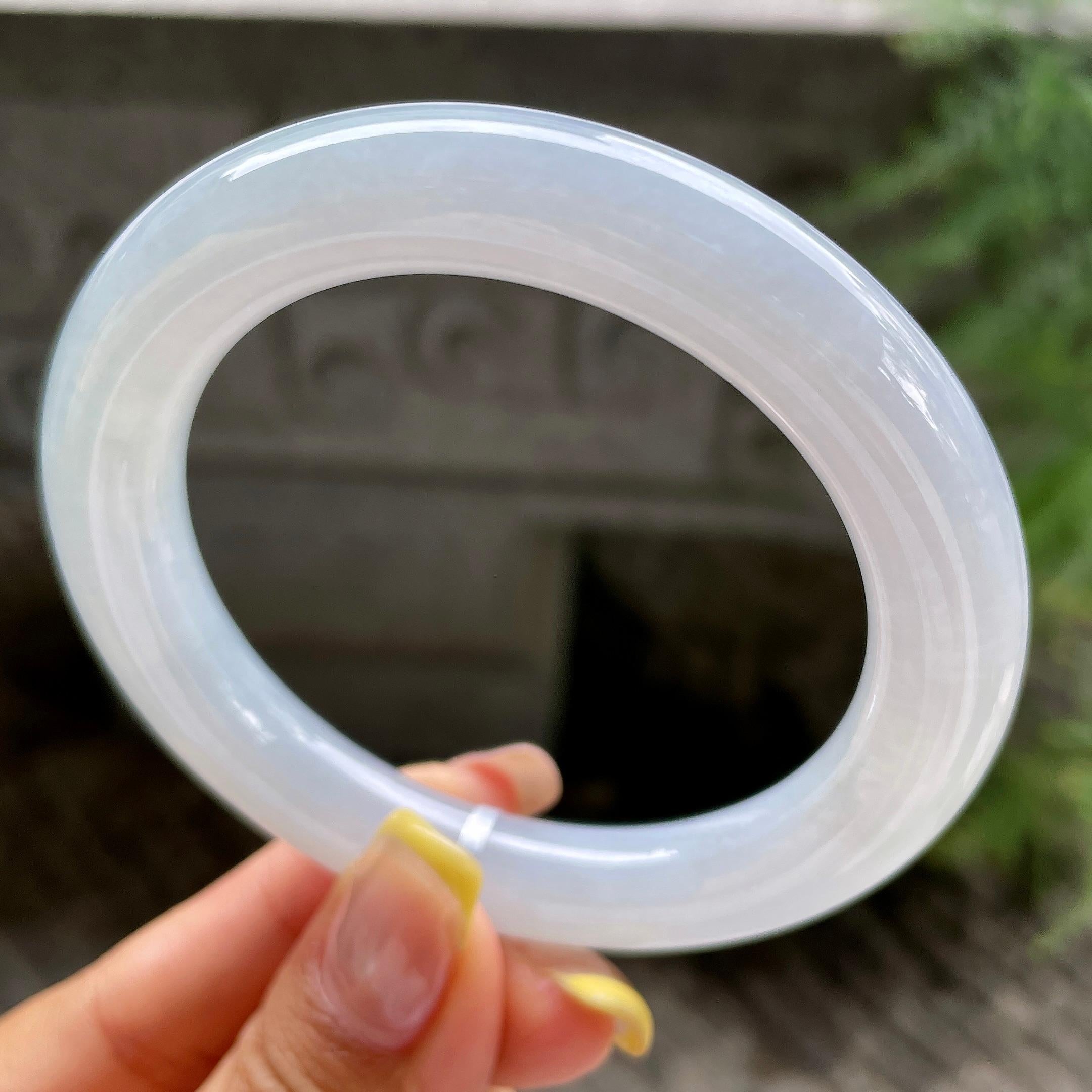 细糯种带底色圆条手镯55.8圈      天然缅甸A货翡翠（yc383113）