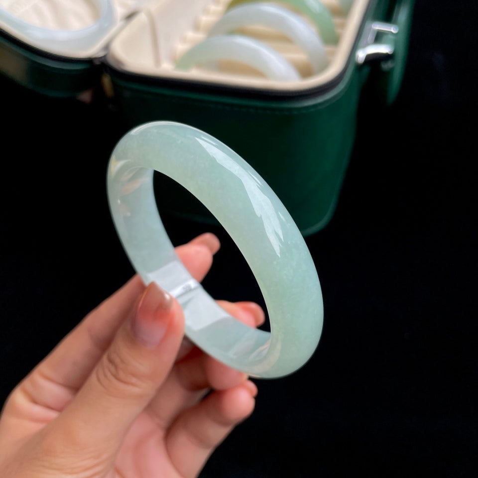 糯冰晴底翡翠手镯（55.5mm）（yc017166）