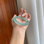 冰玻种蓝底飘花翡翠贵妃镯（55.5mm）（yc277370）
