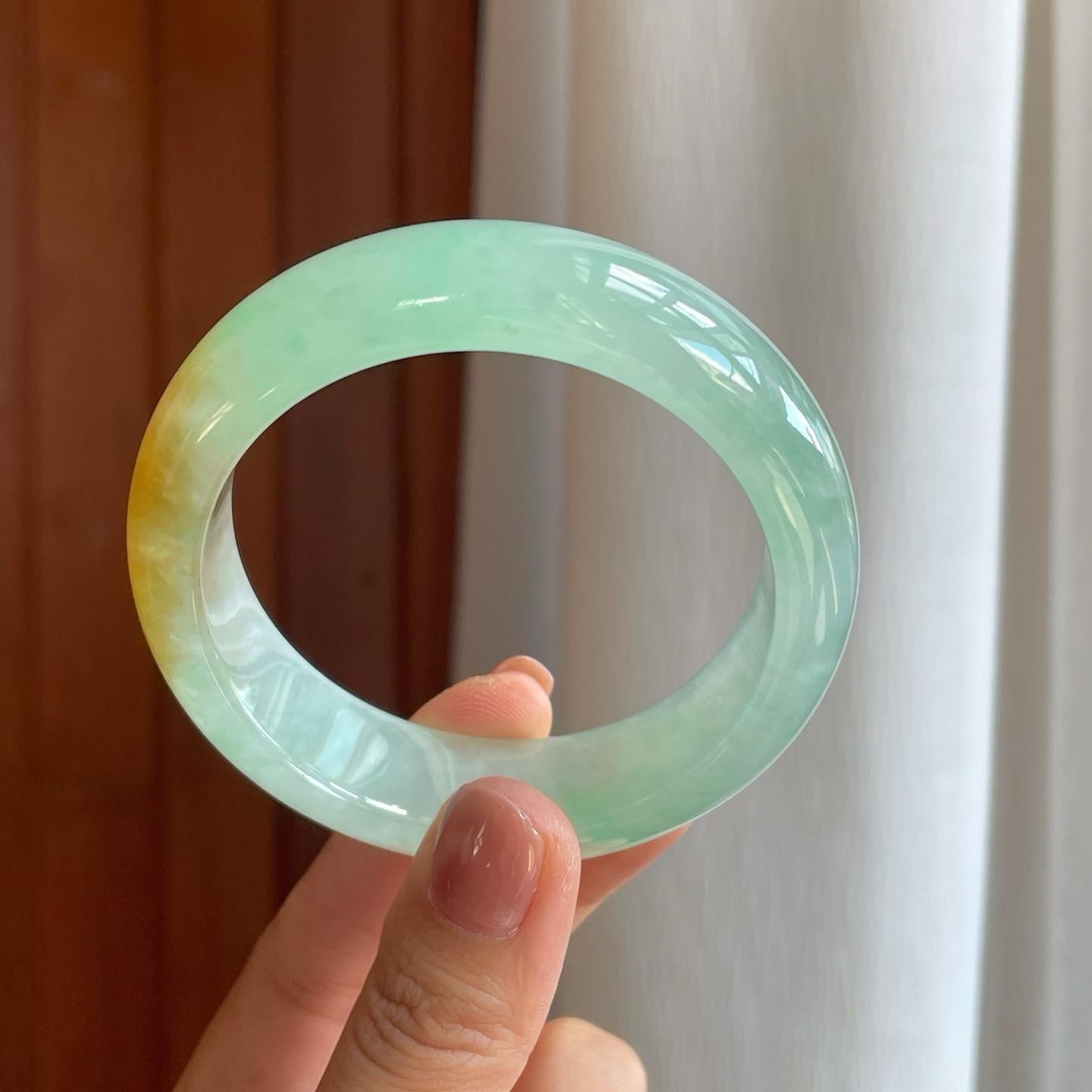 冰种晴绿底飘黄翡翡翠特色镯（56.5mm）（yc278062）