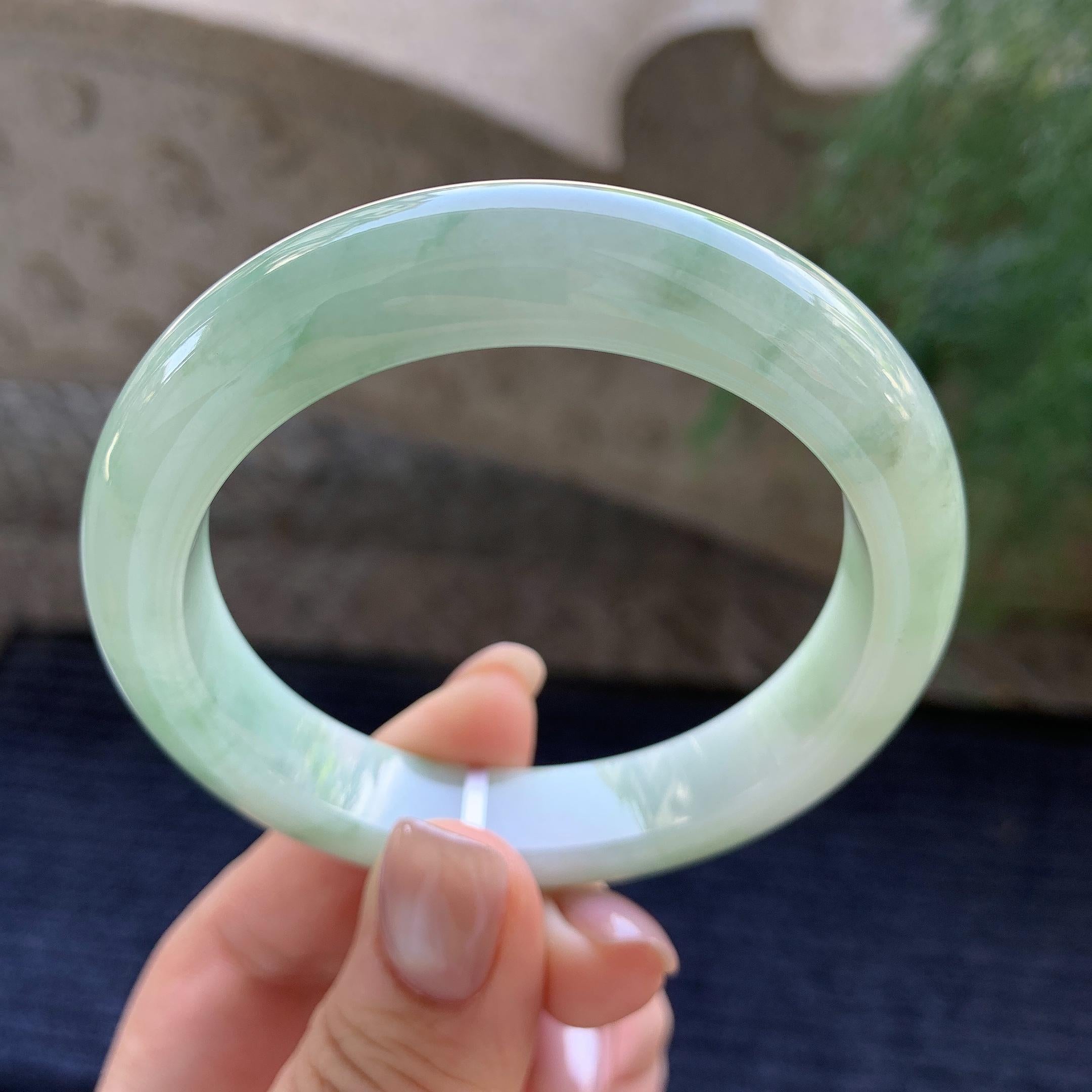 细糯种飘绿花正圈平安镯  55.4圈口 天然缅甸A货翡翠（yc400176）