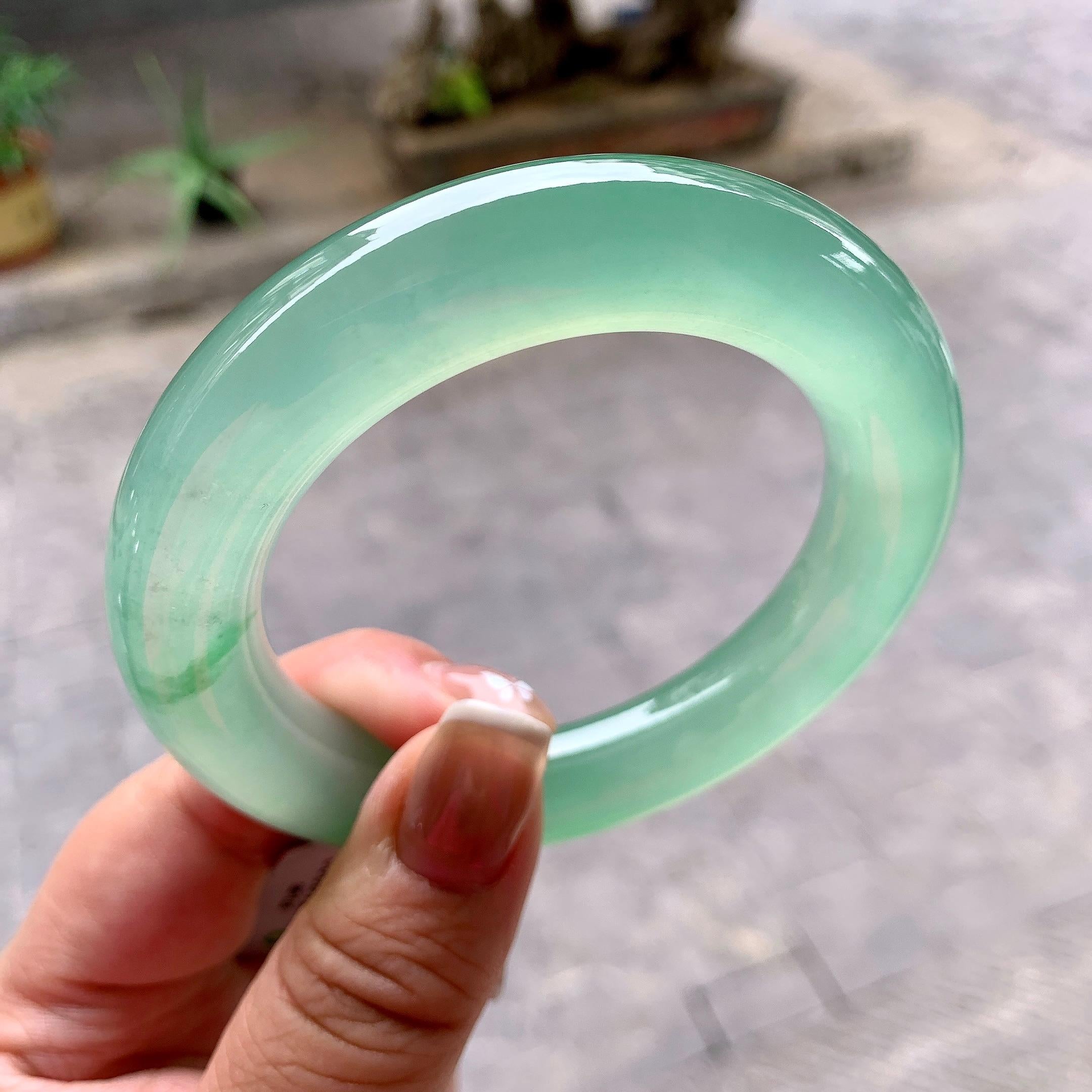 厚装饱满 冰种晴水飘绿花圆条手镯 57圈口 天然缅甸A货翡翠（yc378785）
