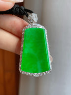 18k金镶糯冰满绿翡翠无事牌（yc241845）