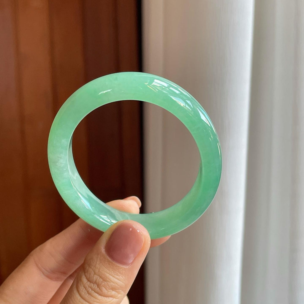 冰种果绿底翡翠贵妃镯（53mm）（yc276469）