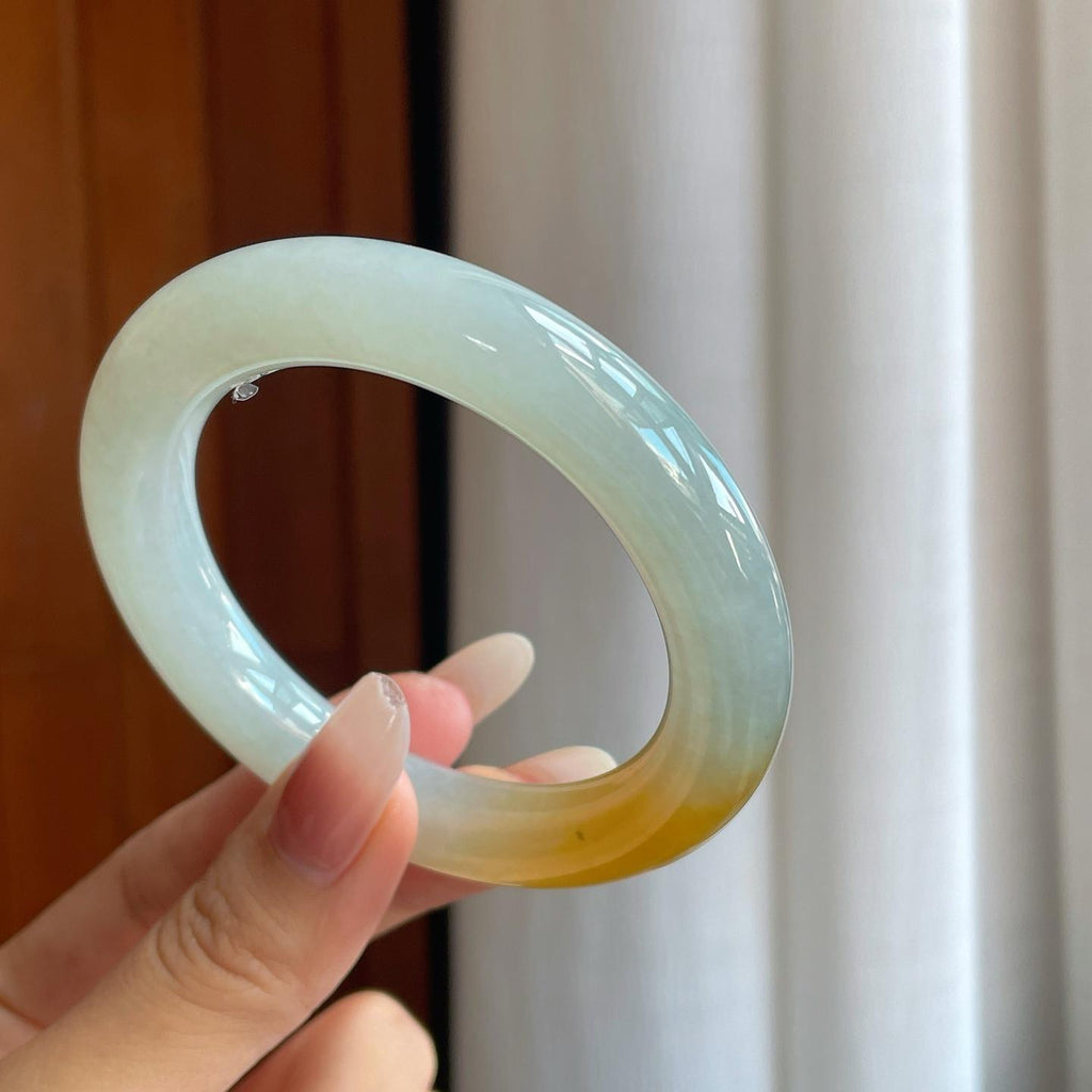 糯冰带黄翡翡翠圆条手镯（55mm）（yc264129）