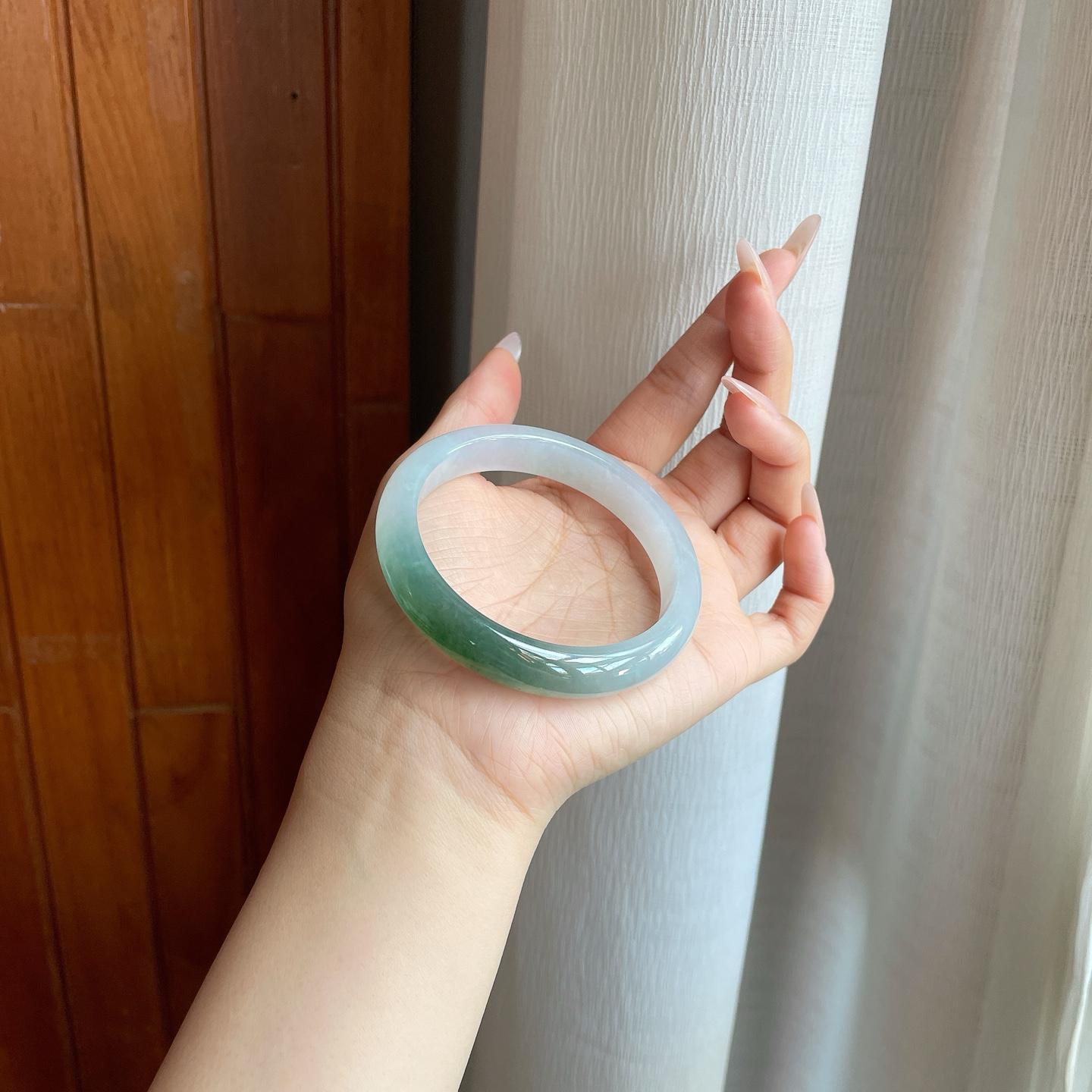 糯冰带色翡翠平安镯（59.5mm）（yc282557）