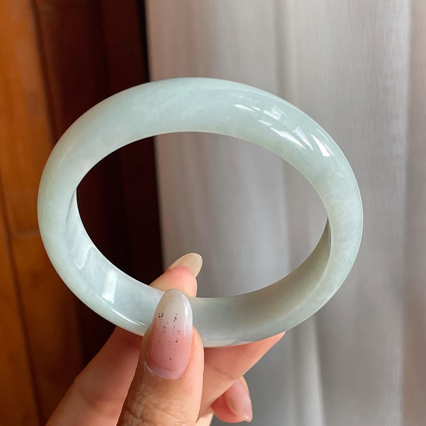 糯冰种淡底色翡翠平安镯（57.7mm）（yc217410）