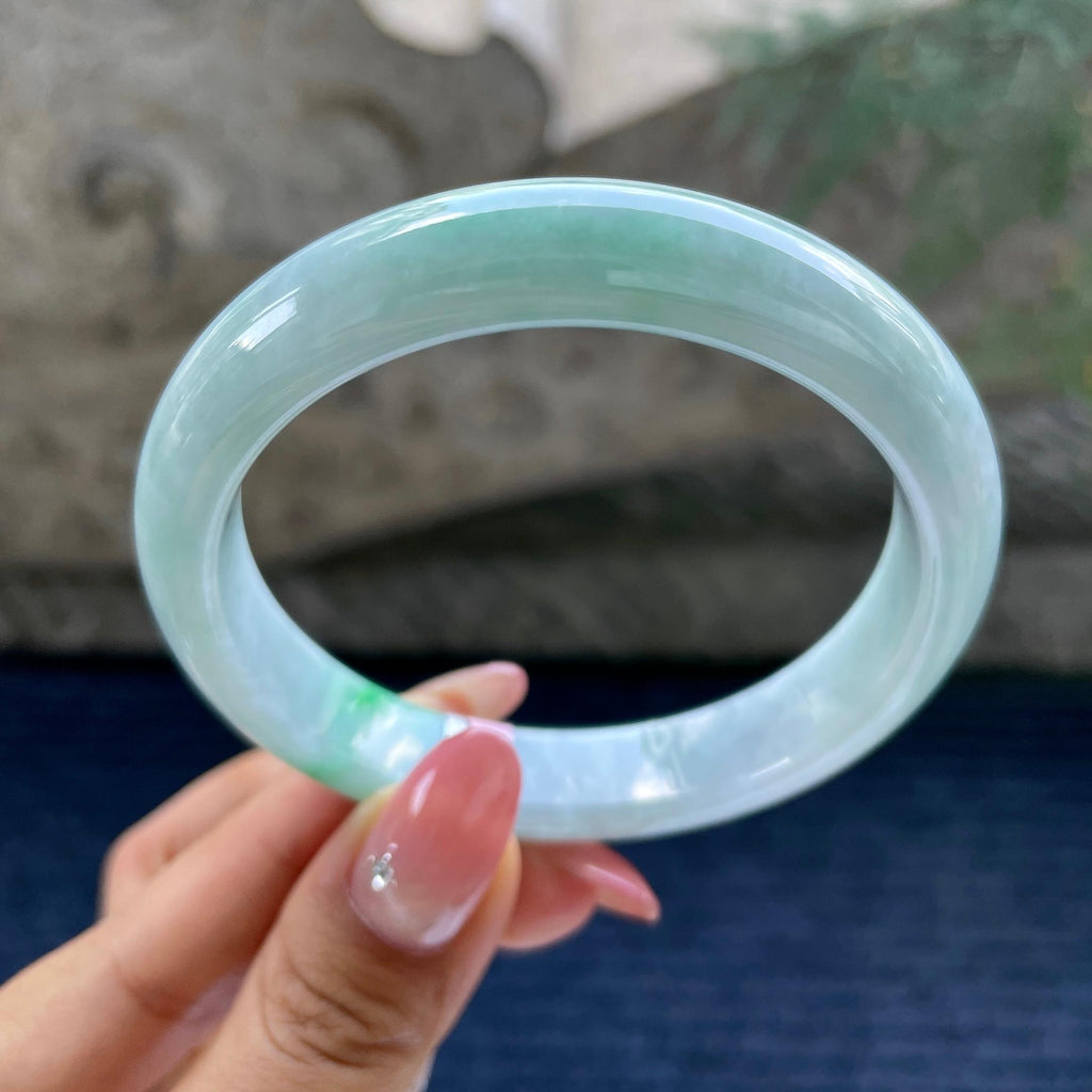 大圈口     细糯种飘绿正圈平安镯58.2圈      天然缅甸A货翡翠（yc425994）