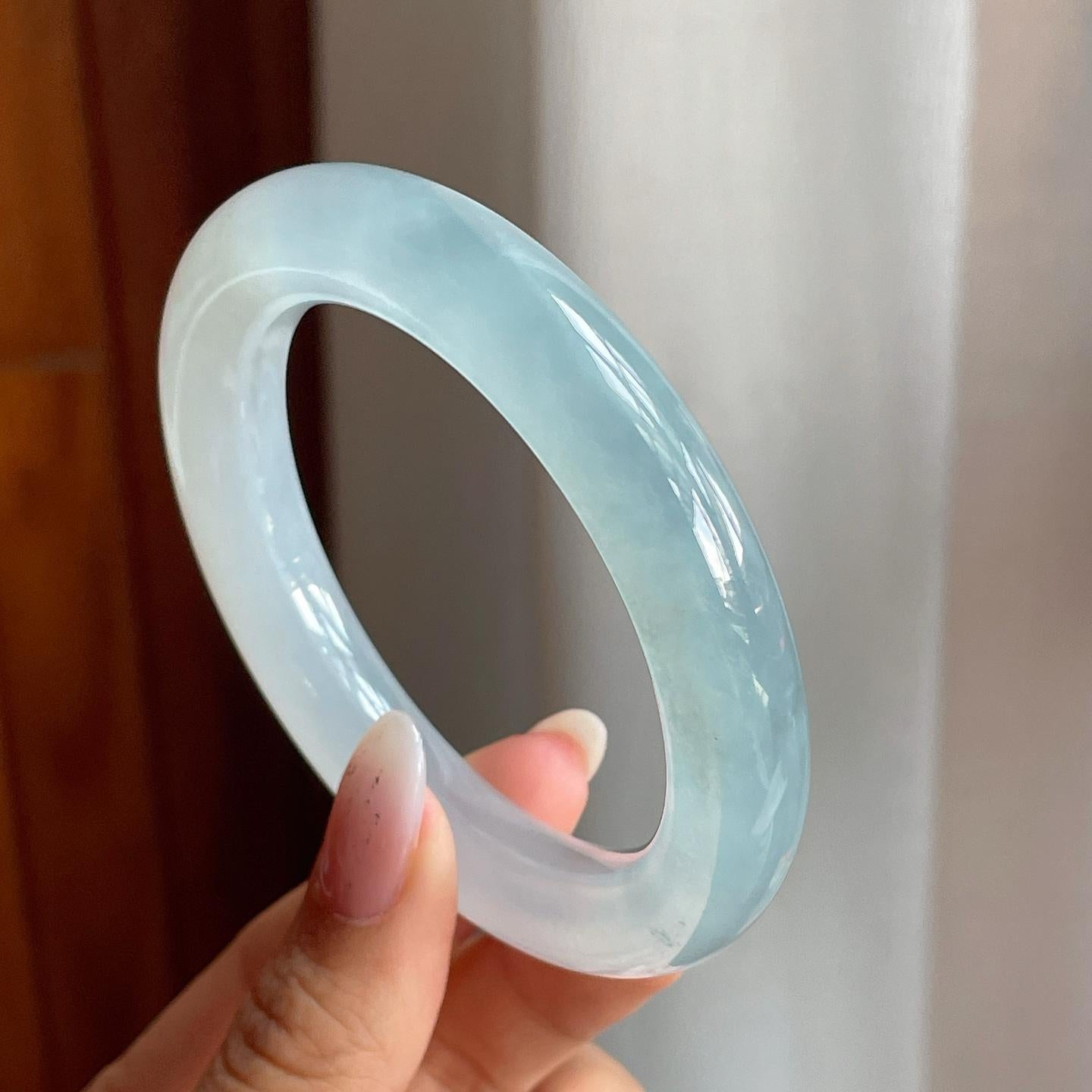 高冰种带底色翡翠圆条手镯（53mm）（yc204365）