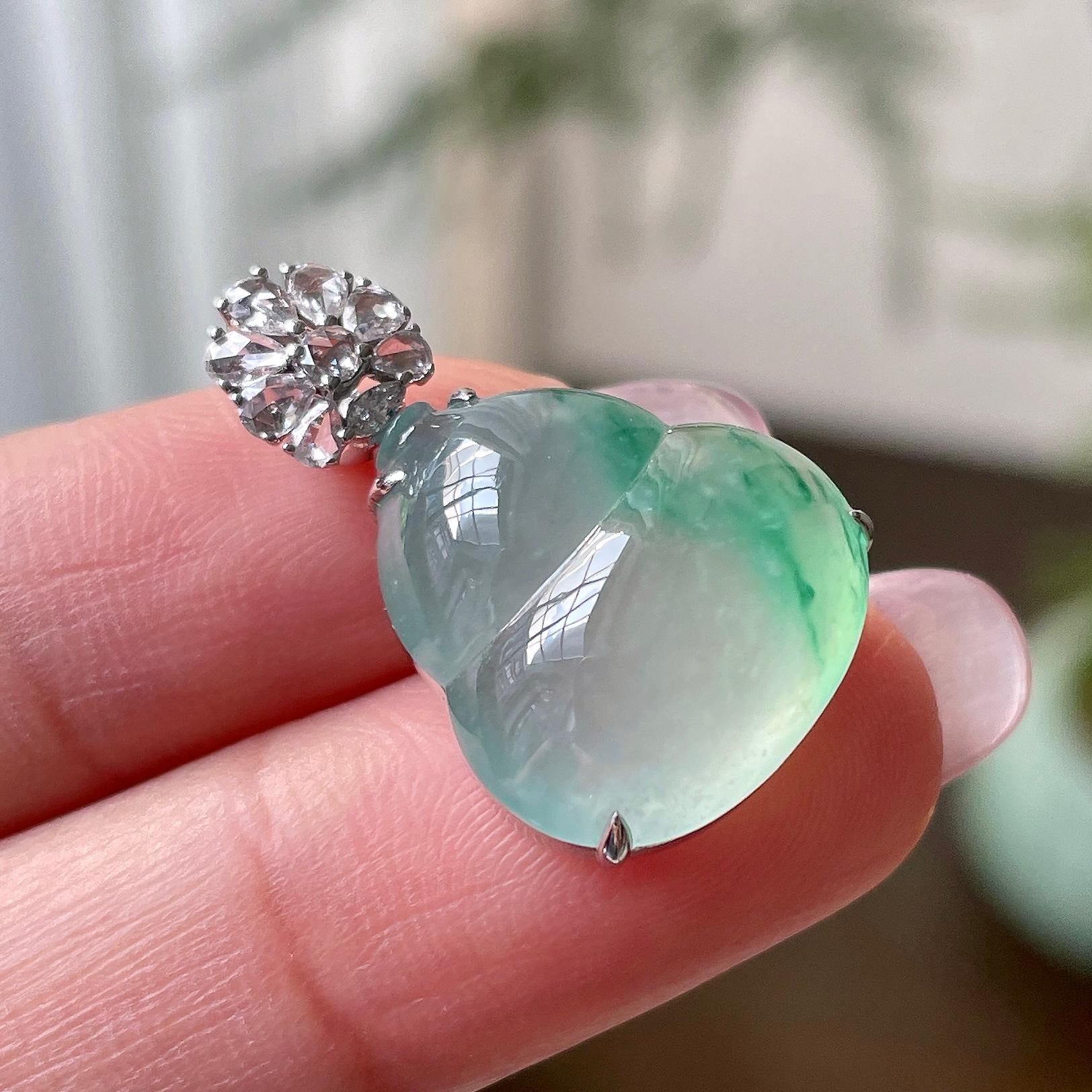 18k金钻镶糯冰种飘绿葫芦吊坠    天然缅甸A货翡翠（yc331275）