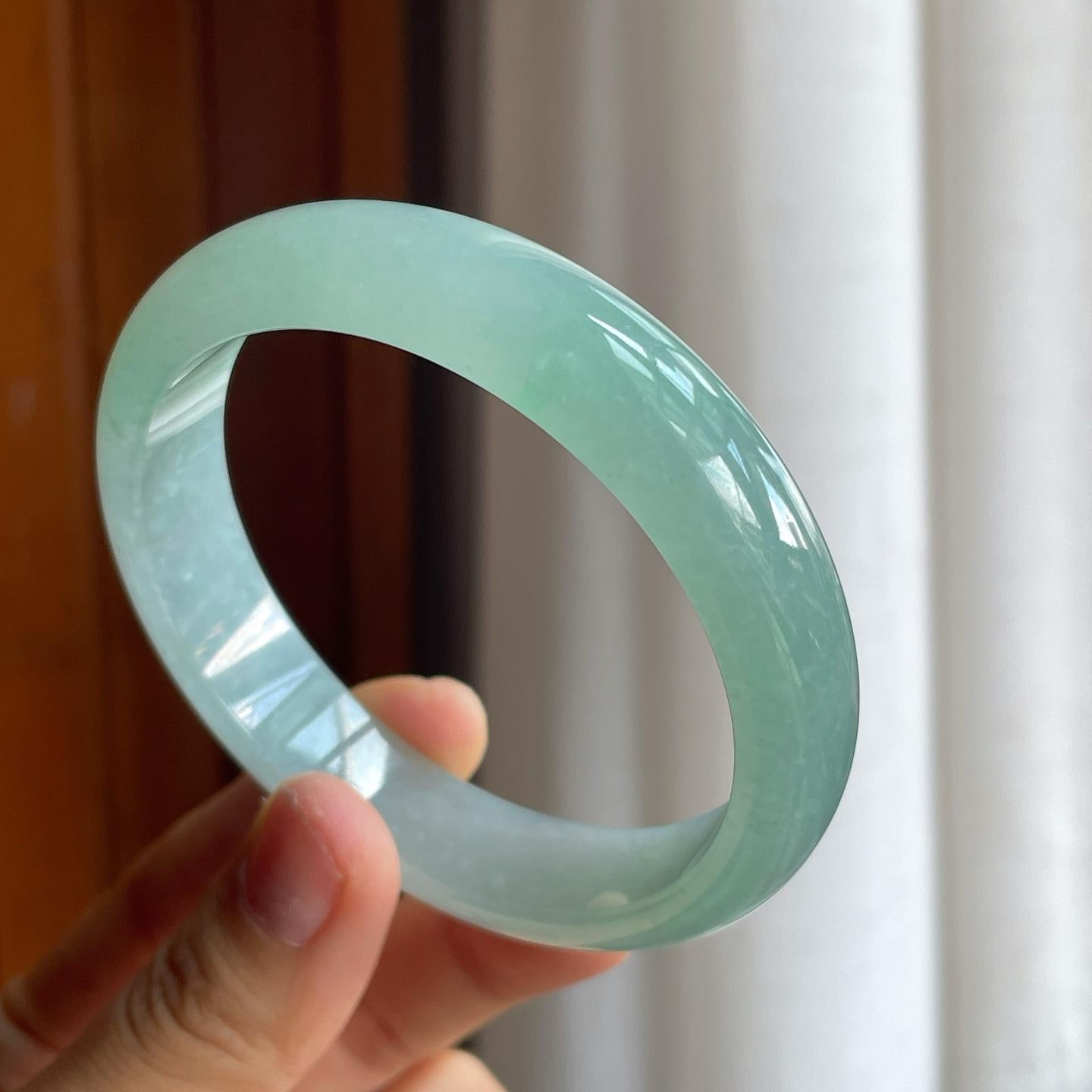 冰种带底色飘绿花翡翠平安镯（59.5mm）（yc221958）