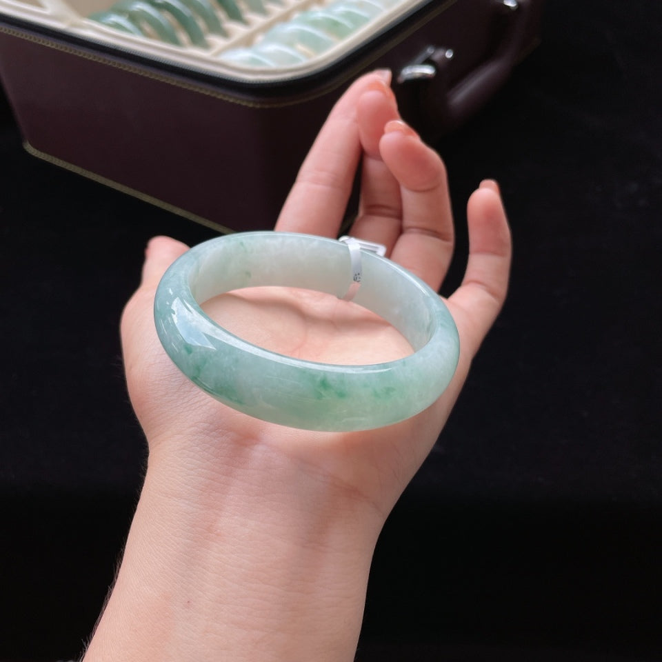 糯种宽版飘花正圈翡翠手镯（58.5mm）（yc018708）