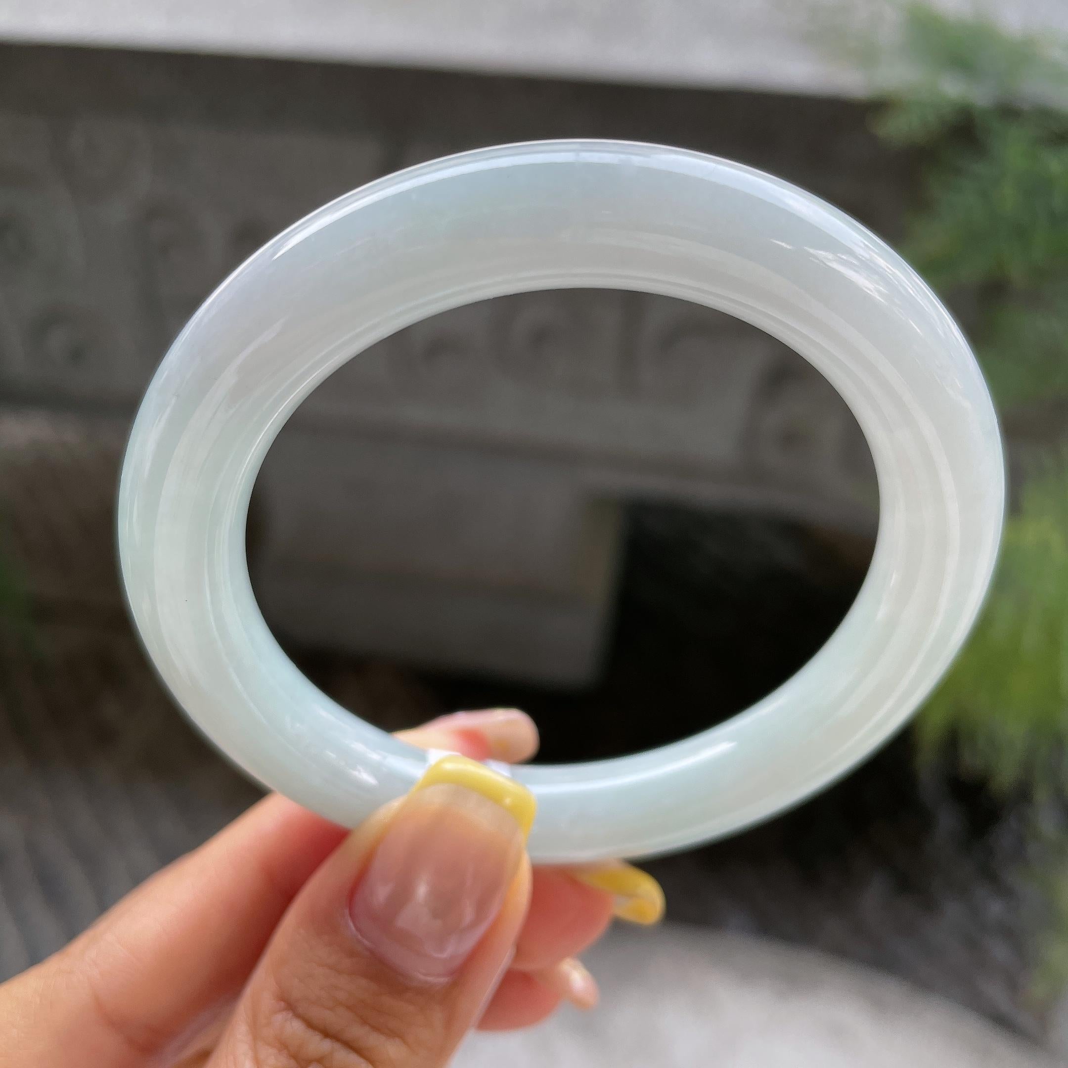 小圈口     细糯种带底色圆条手镯53.6圈    天然缅甸A货翡翠（yc387375）