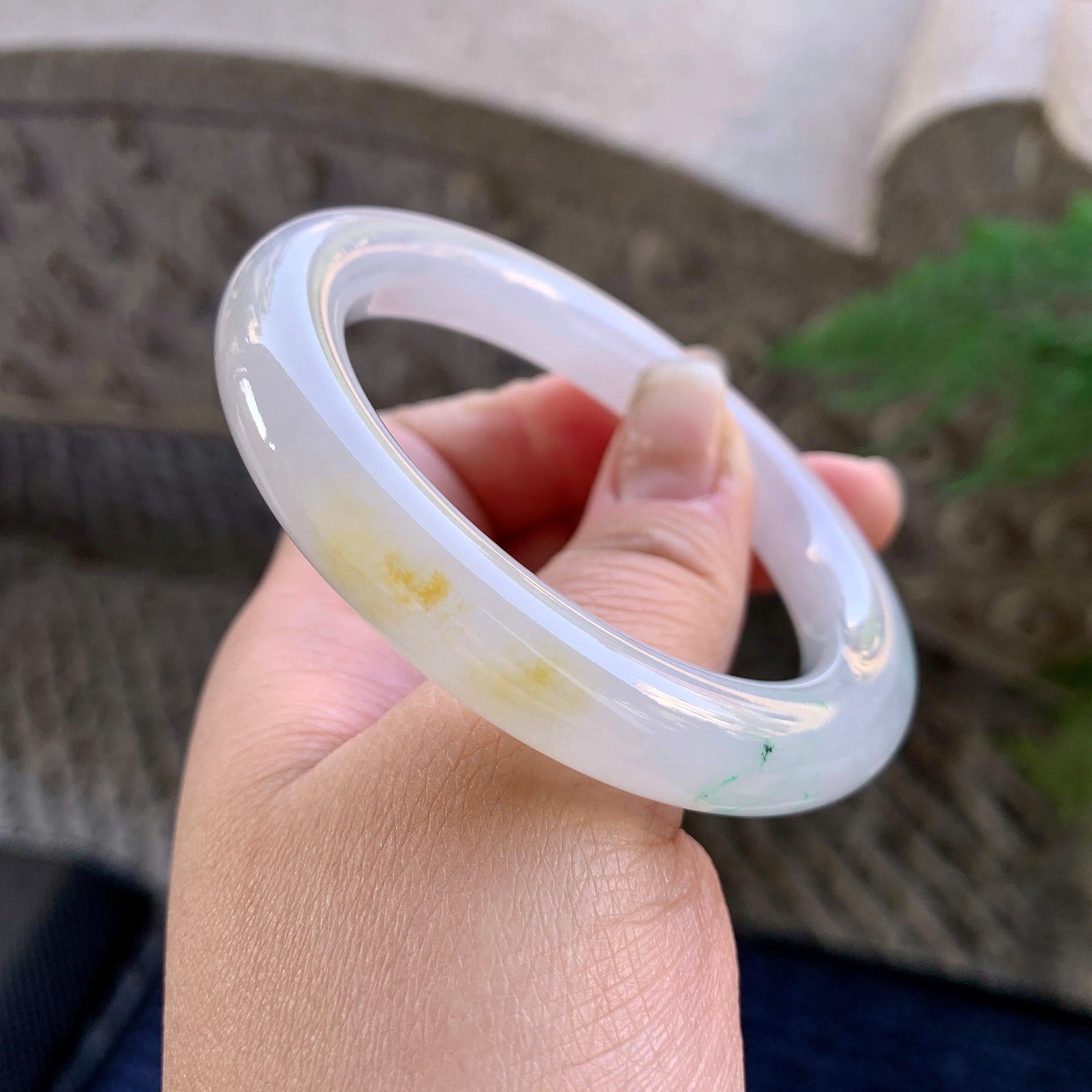 糯冰种黄翡飘绿圆条手镯（54mm）（yc305697）