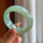 糯冰晴底宽版翡翠平安镯（56mm）（yc373874）