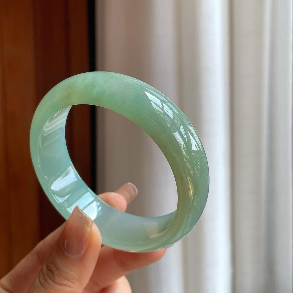 糯冰晴底宽版翡翠平安镯（58mm）（yc373872）