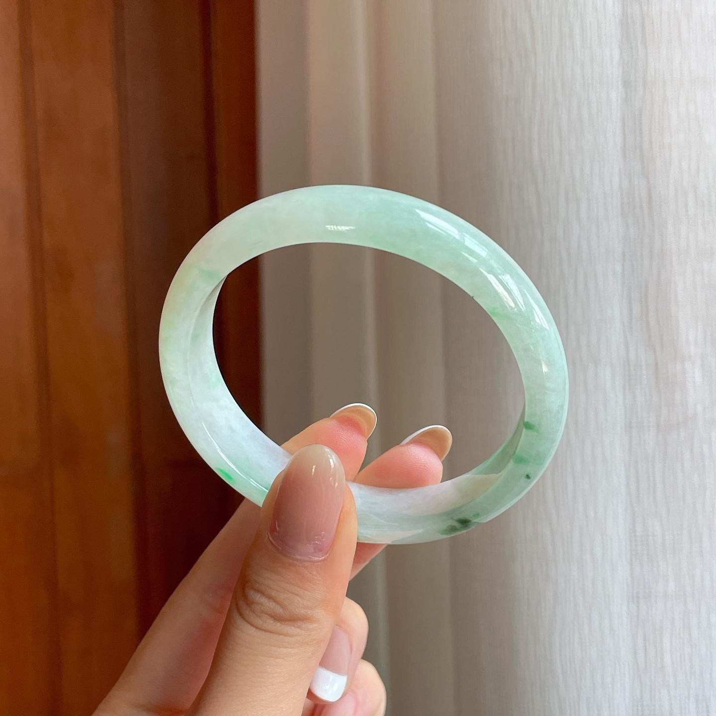 糯冰飘花翡翠贵妃镯（56mm)（yc374701）