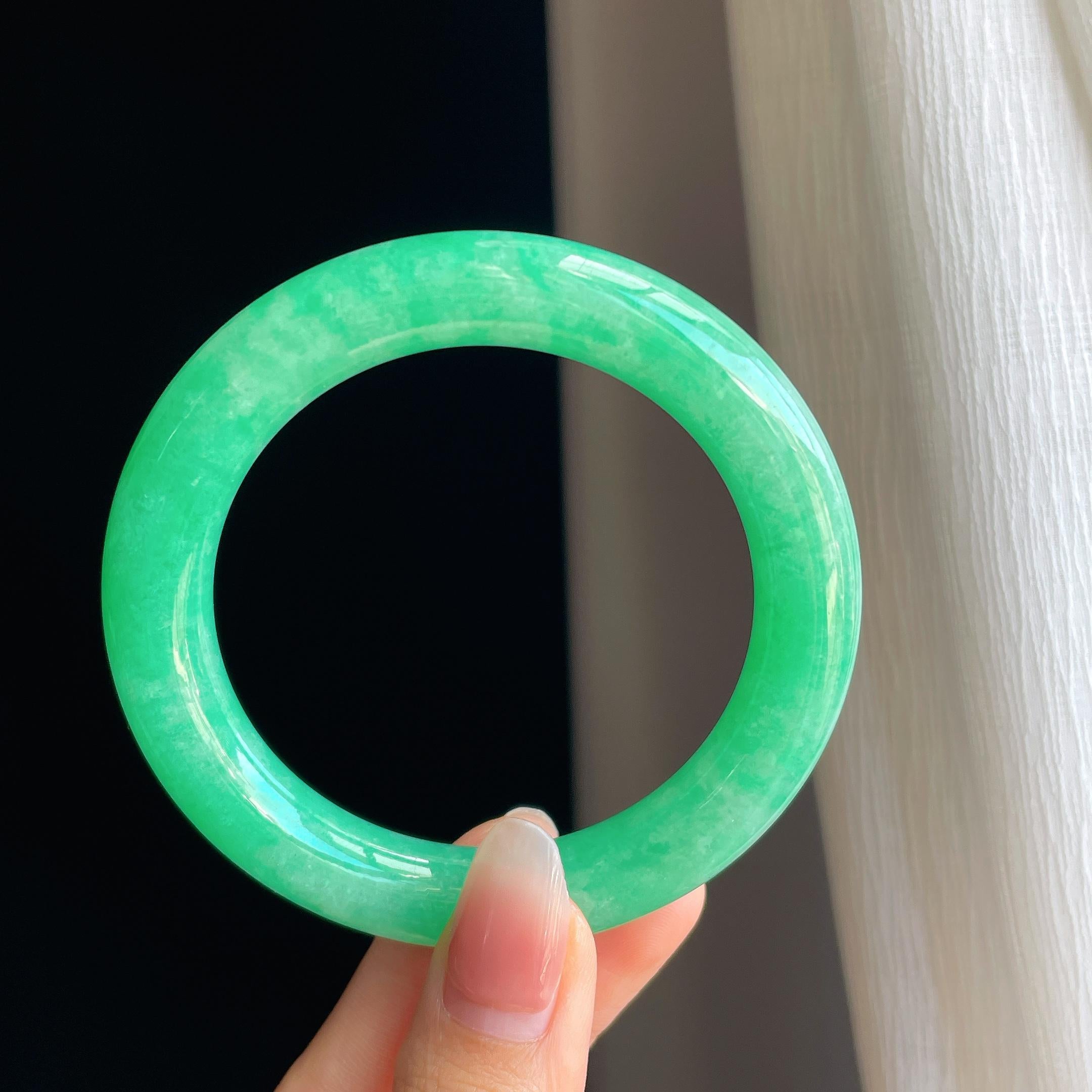 糯冰果绿满绿翡翠圆条手镯（56mm）（yc316663）