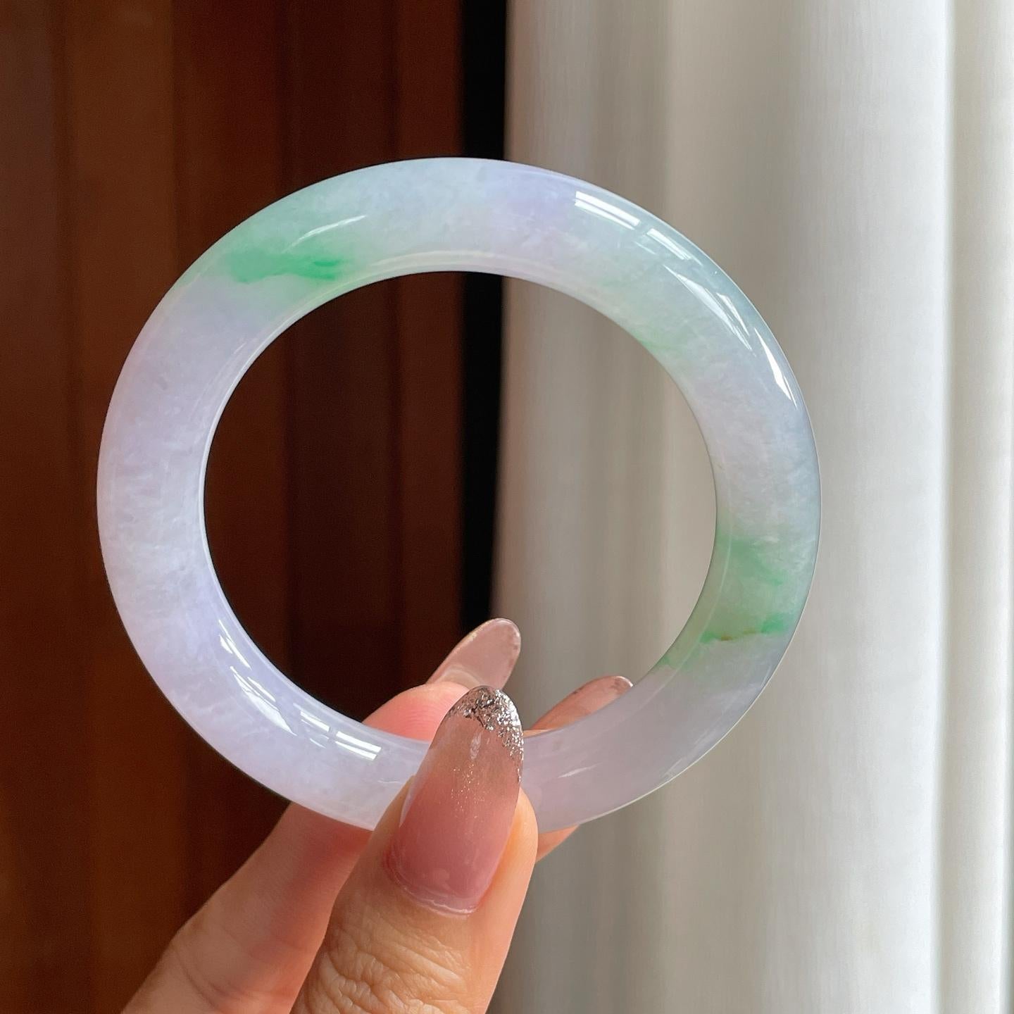 糯冰春底带色翡翠圆条手镯（55.5mm）（yc361745）