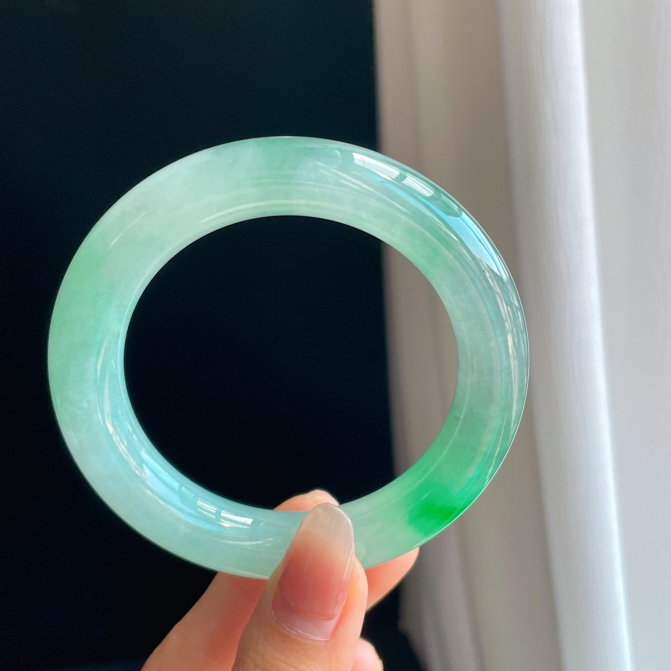 冰种带翠色翡翠圆条手镯（55mm）（yc329495）