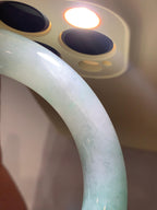 细糯种飘绿圆条手镯（55.7mm）（yc240755）