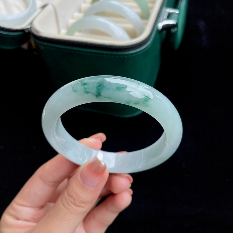 糯冰飘蓝花正圈翡翠手镯（57mm）（yc017164）