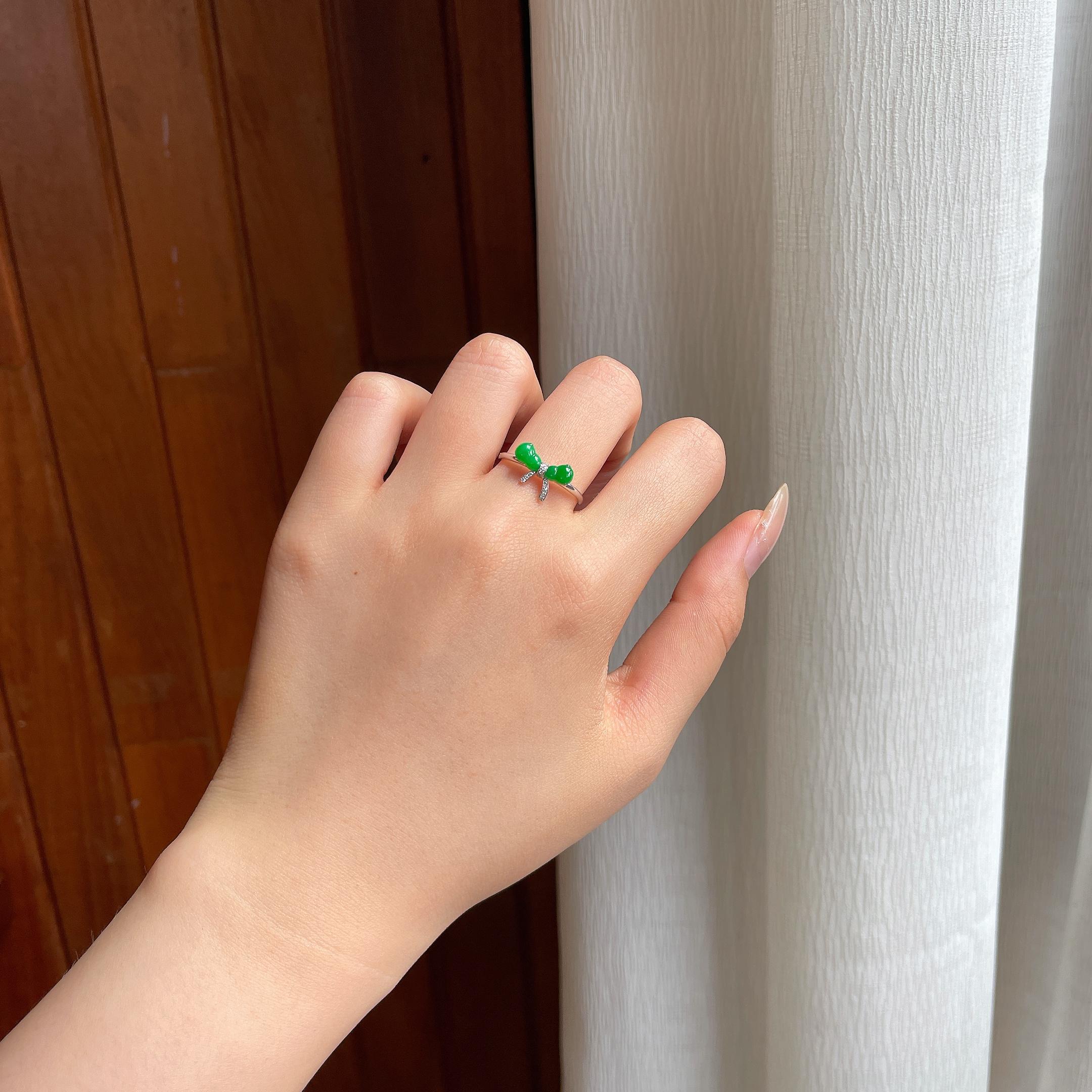 18k金镶糯冰满绿翡翠戒指（yc419506）