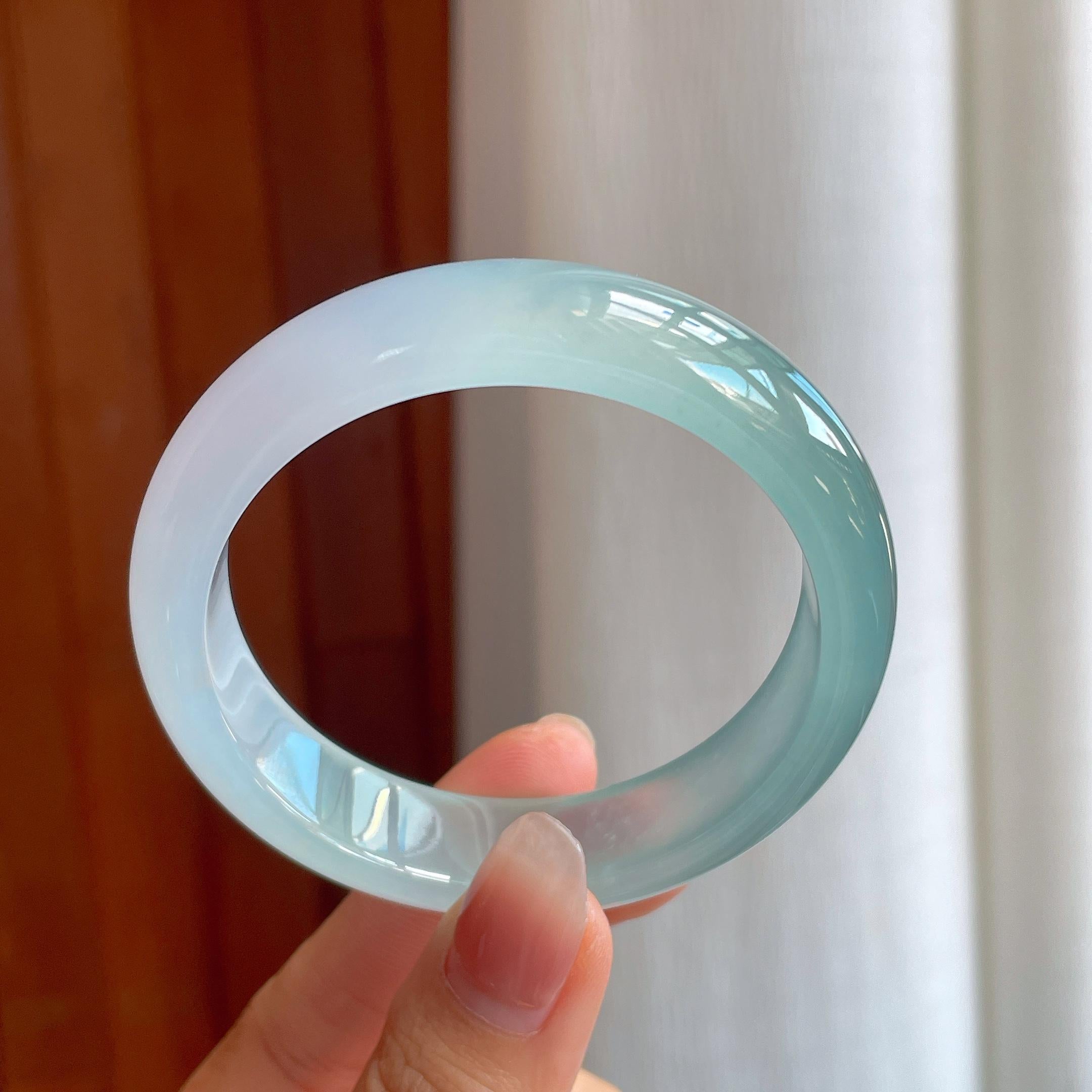 冰玻种蓝晴底翡翠平安镯（55mm)（yc319475）