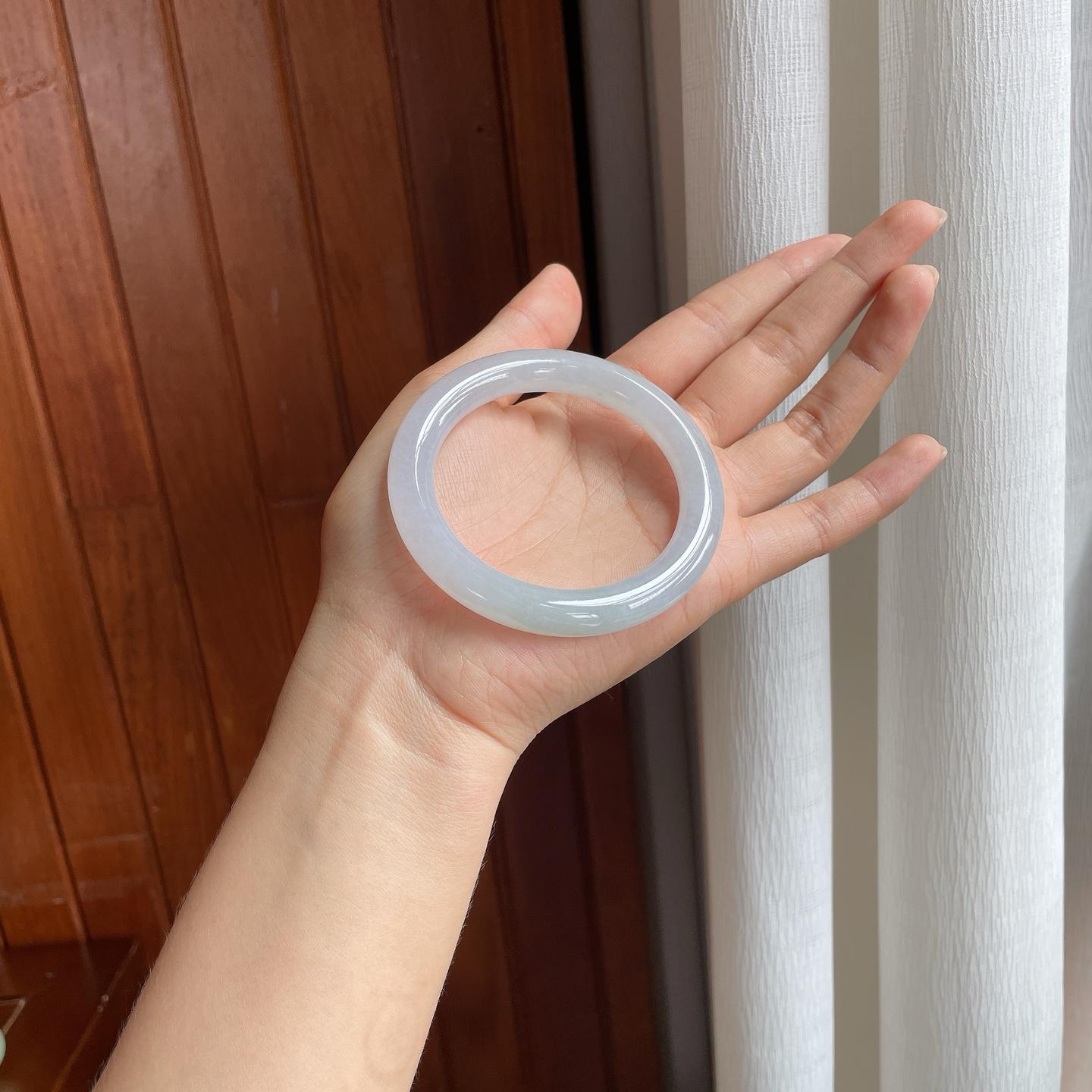 糯冰带底色翡翠圆条手镯（54.5mm）（yc407615）