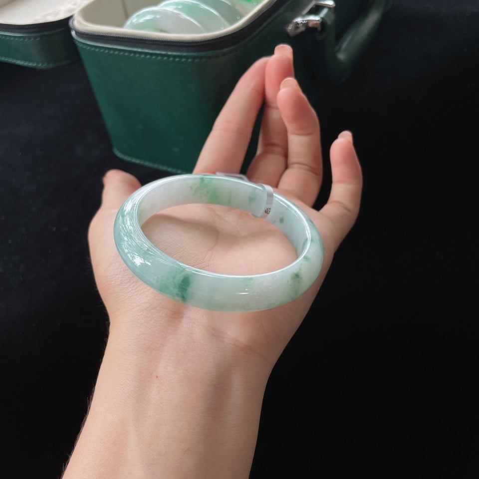 细糯种飘花正圈翡翠手镯（58mm）（yc019901）