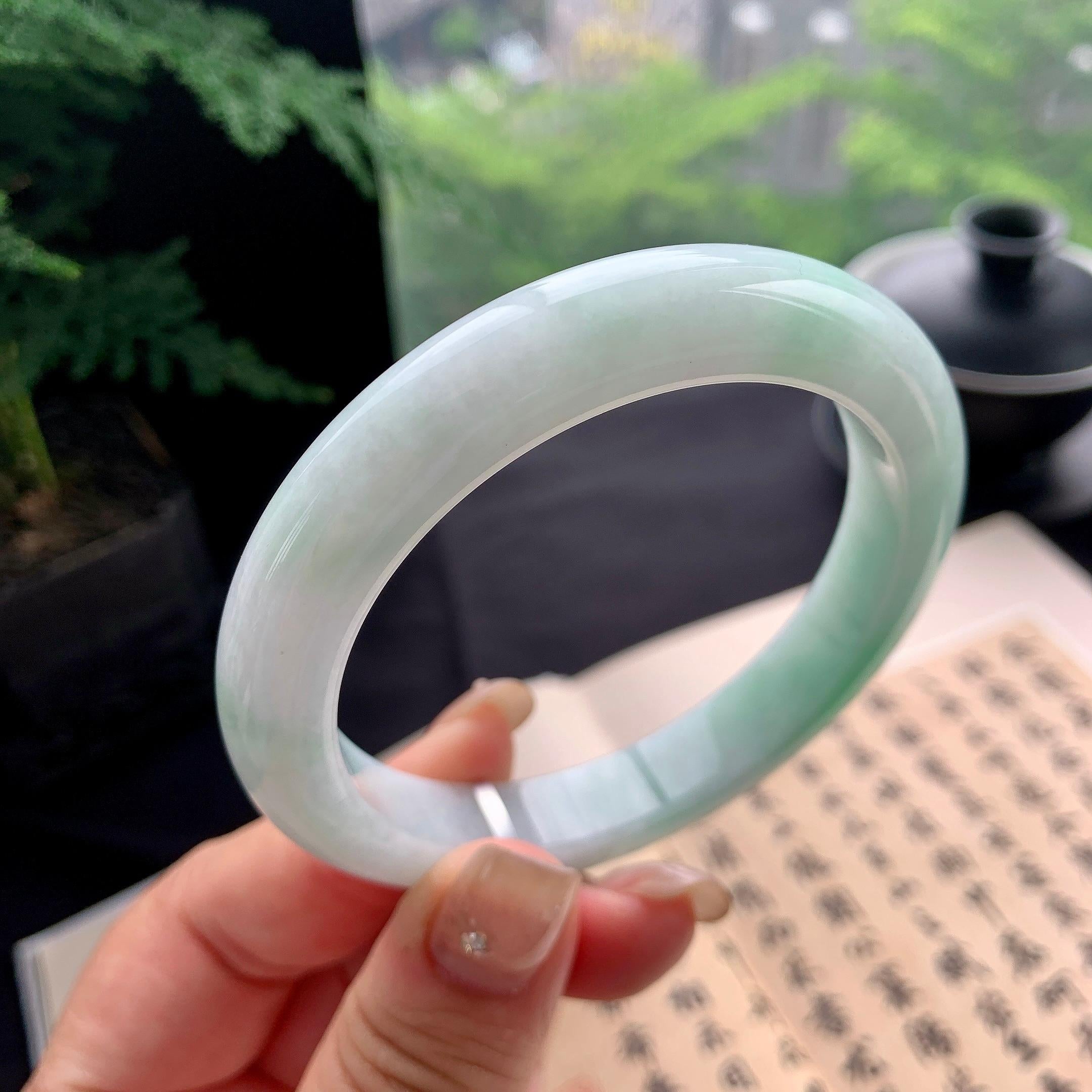 大圈口 细糯种淡晴底飘绿正圈平安镯 58.8圈口 天然缅甸A货翡翠（yc473058）
