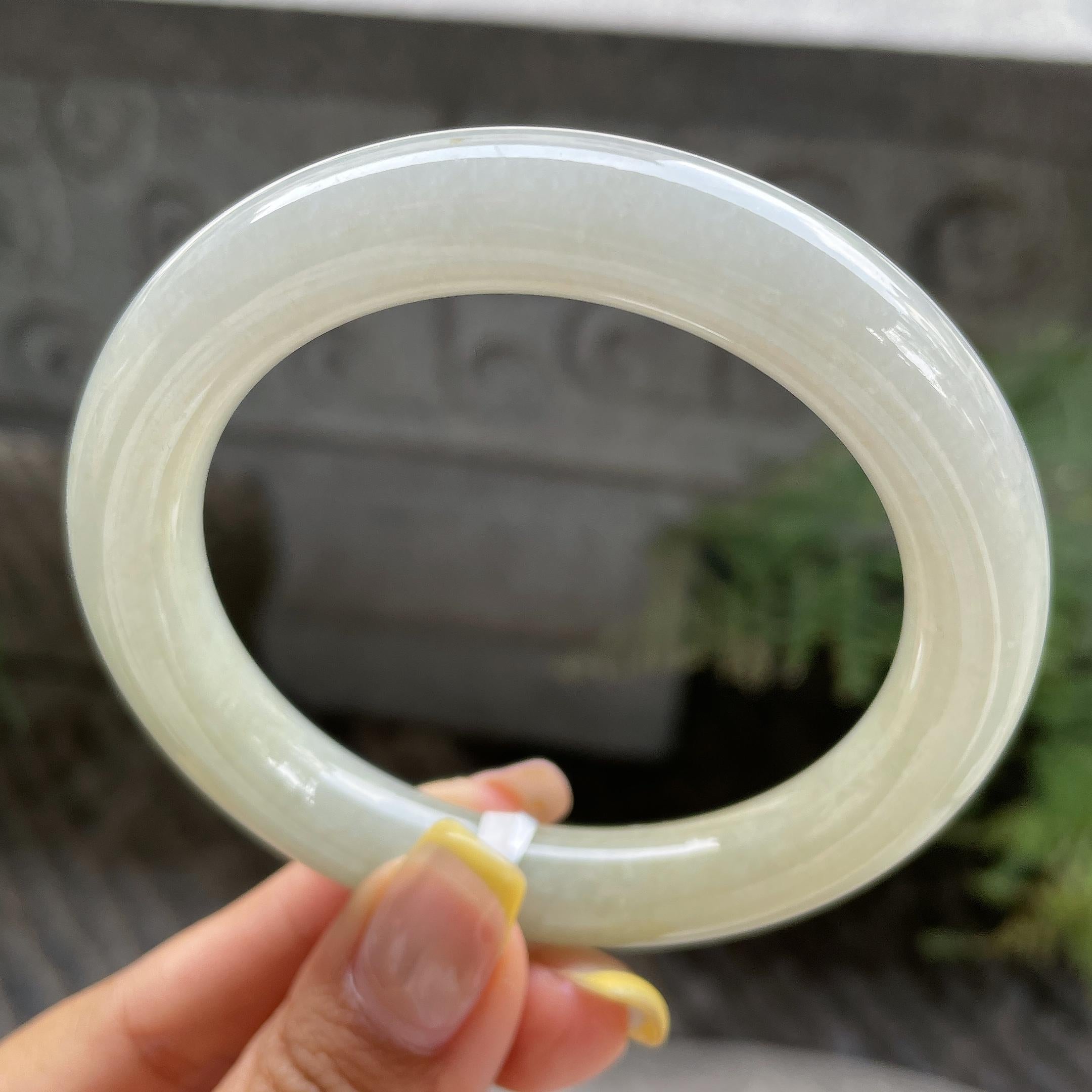 大圈口     细糯种飘黄翡圆条手镯58.6圈     天然缅甸A货翡翠（yc387359）