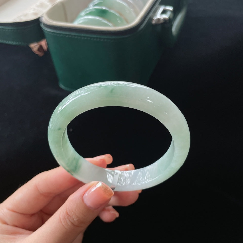 糯冰飘花正圈翡翠手镯（57.8mm）（yc019479）