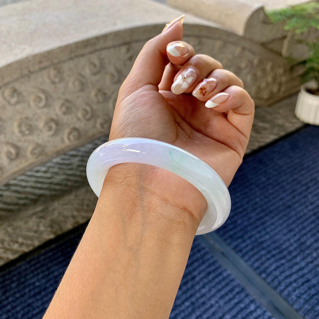 糯冰种春彩圆条手镯（55.5mm）（yc249444）