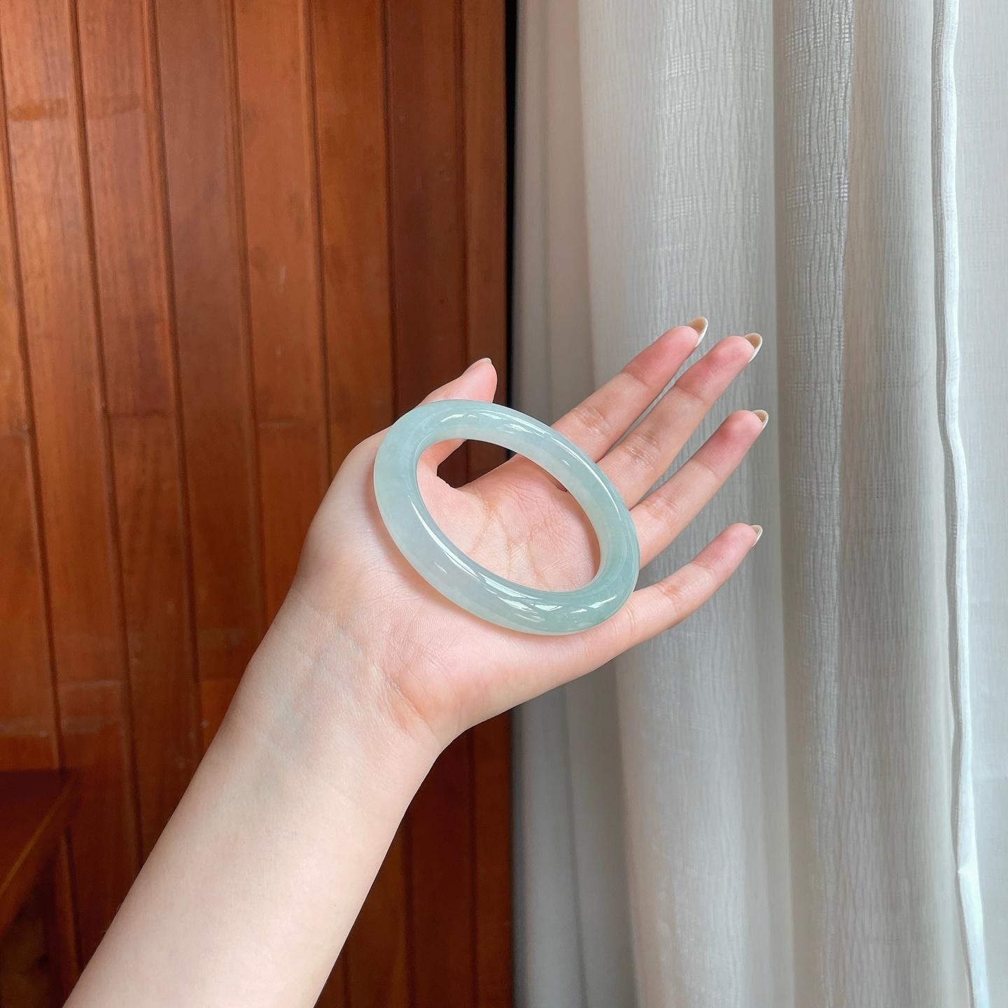 冰种晴底翡翠圆条手镯（55.7mm）（yc374055）