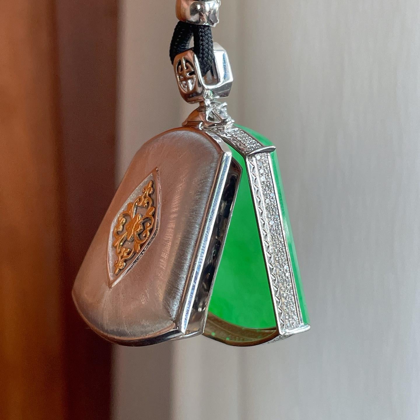 18k金镶糯冰种满绿翡翠无事牌（yc266493）