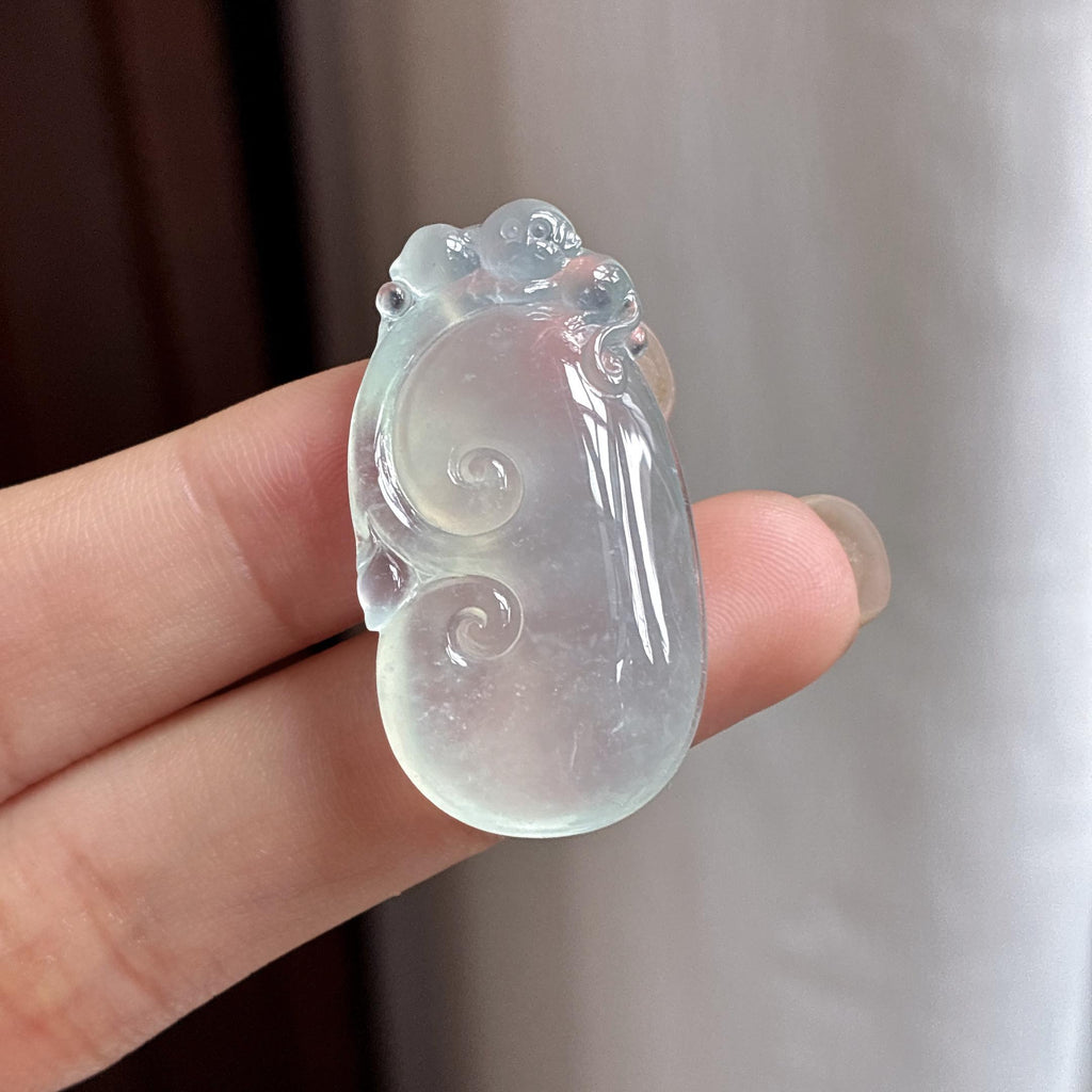 冰种淡底色如意挂件 天然缅甸A货翡翠（yc483701）