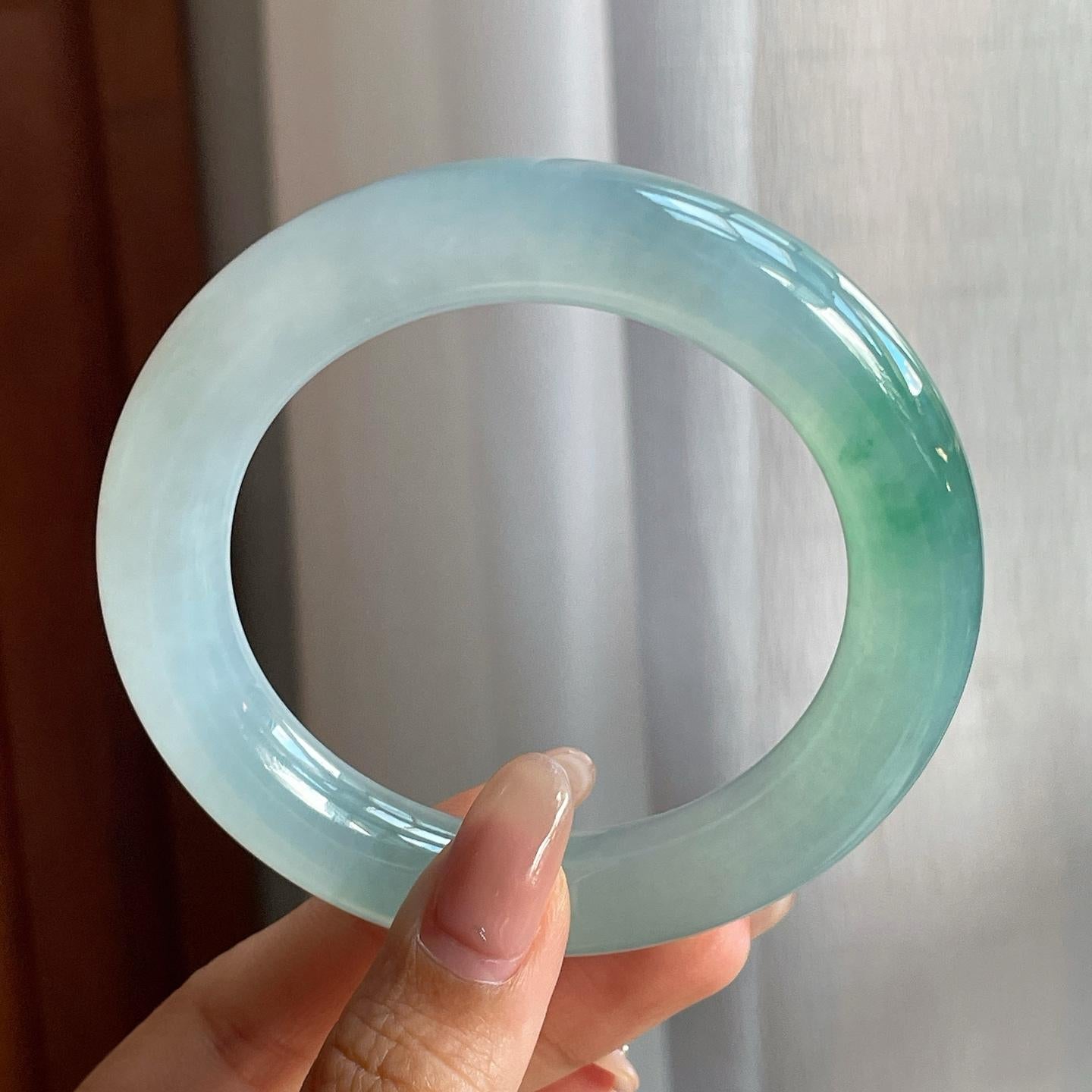 冰种飘绿花翡翠圆条手镯（55mm）（yc194195）