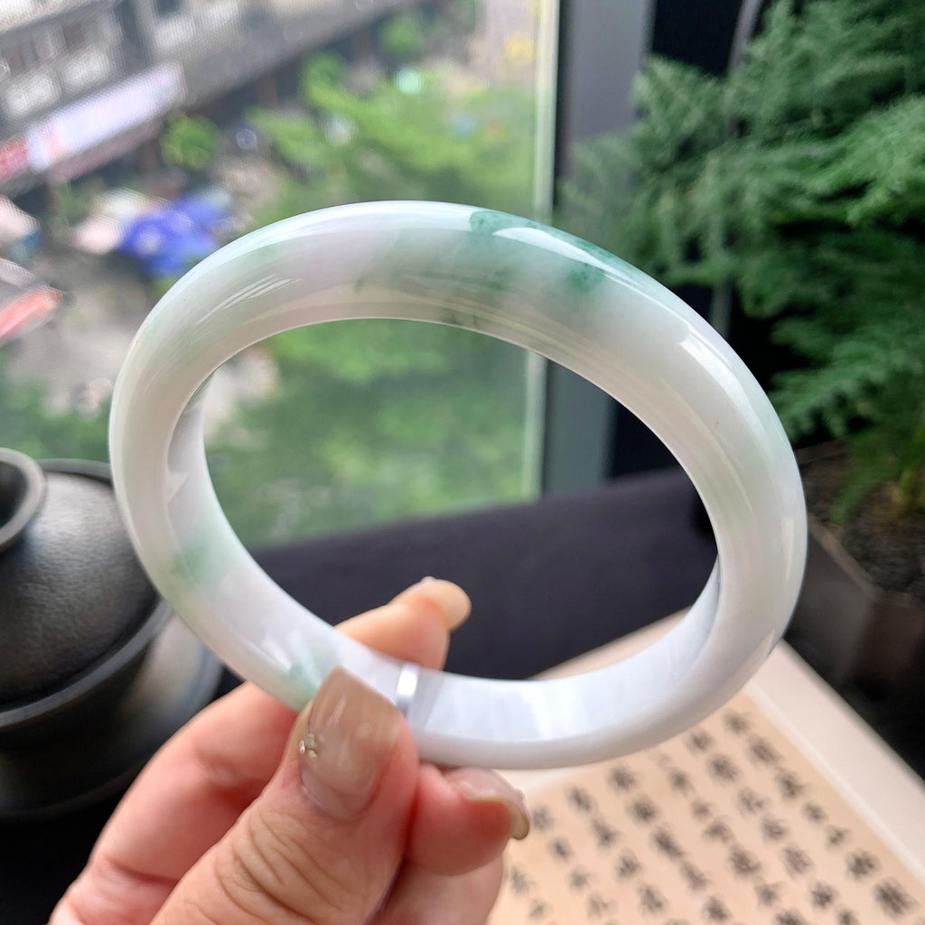 大圈口 细糯种飘绿花正圈平安镯 62.3圈口 天然缅甸A货翡翠（yc477610）