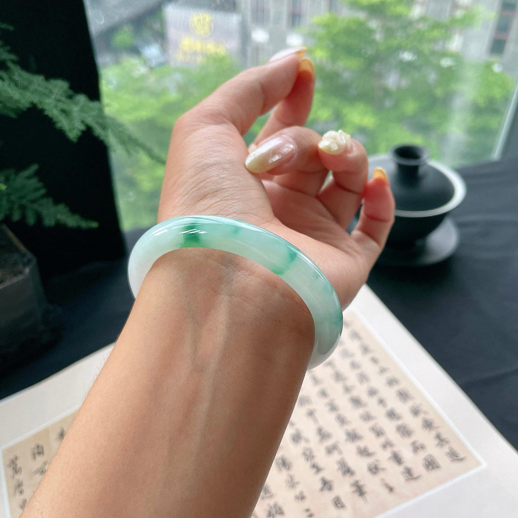 小圈口 细糯种飘绿正圈平安镯53.1圈 天然缅甸A货翡翠（yc473052）