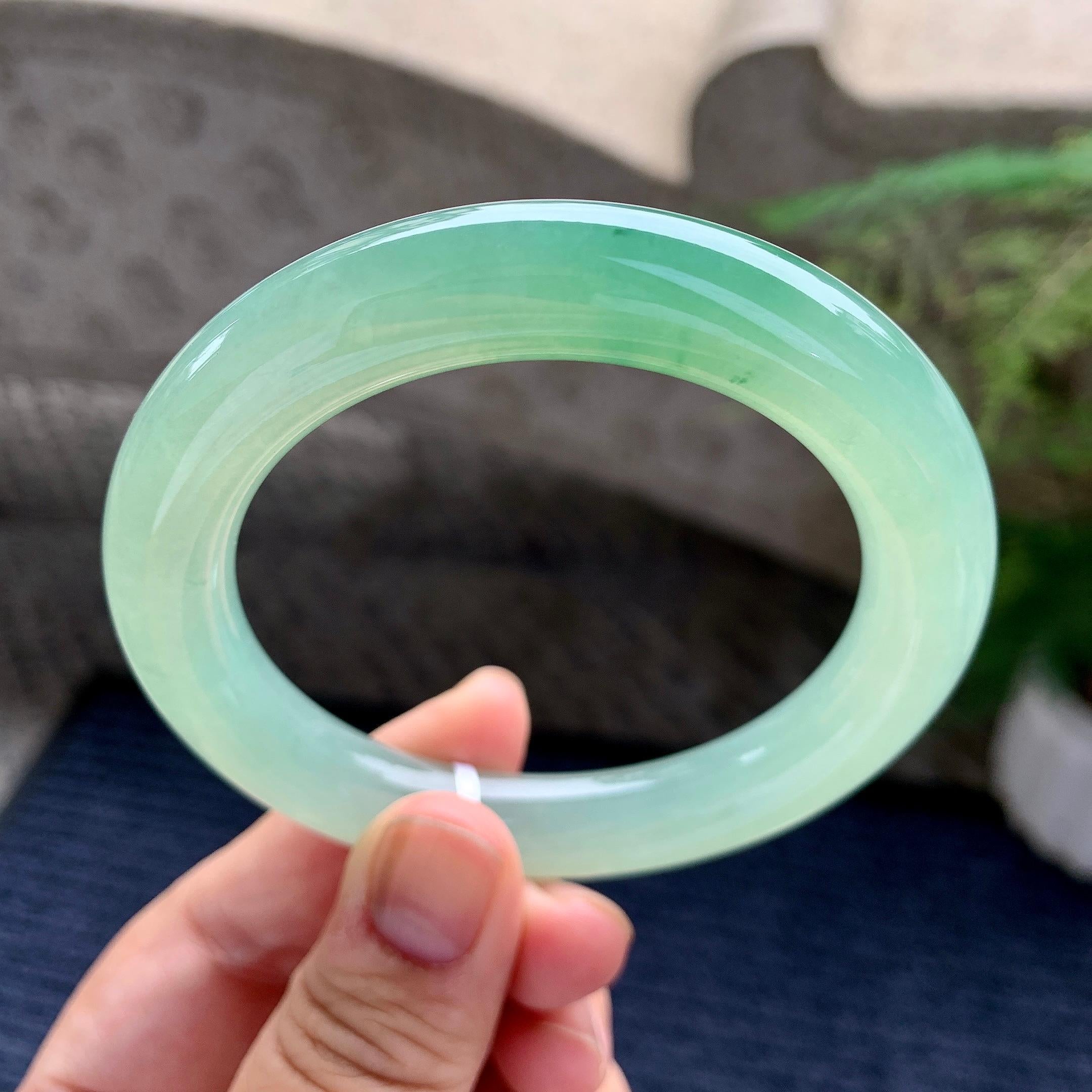 糯冰种晴底飘花圆条手镯（55.4mm）（yc228508）