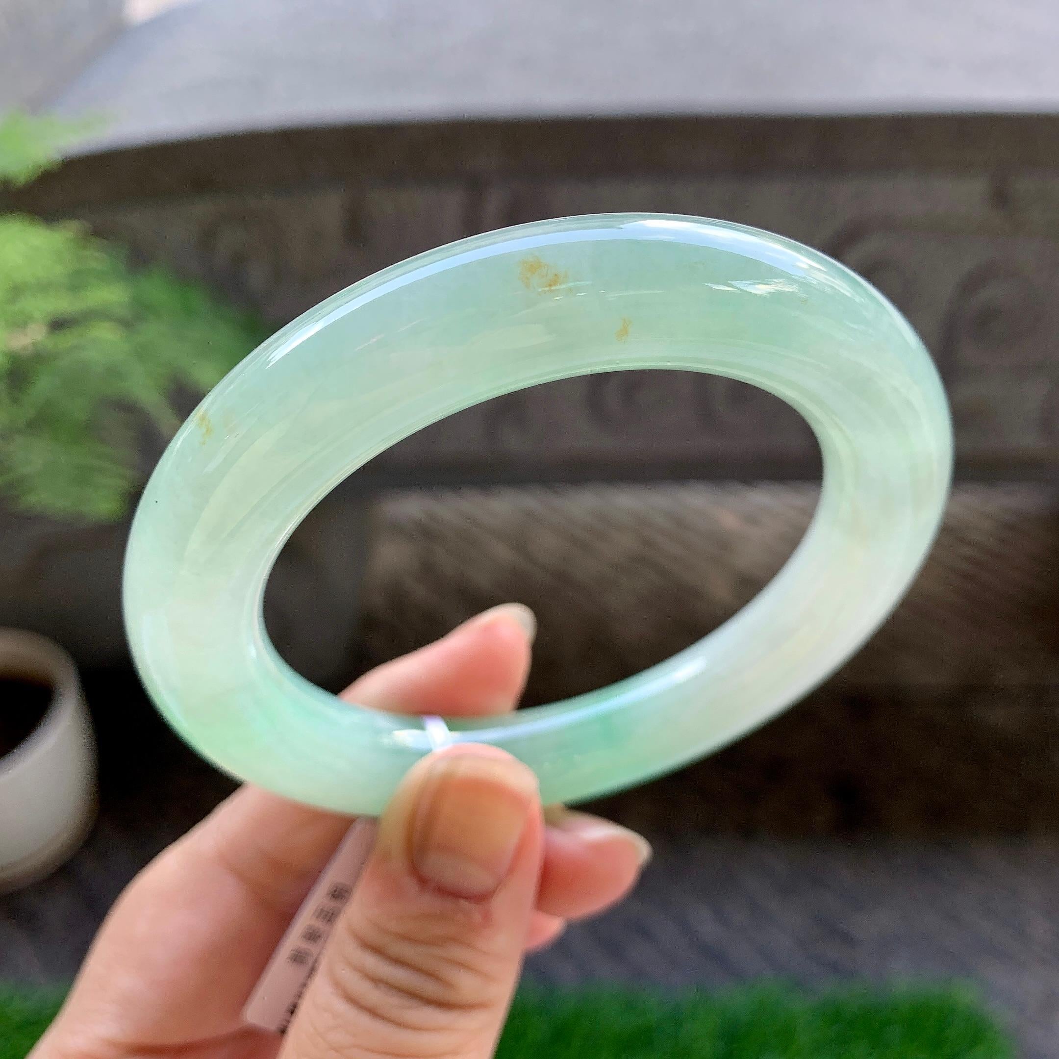 糯冰种晴底飘绿洒金圆条手镯（58mm）（yc223251）