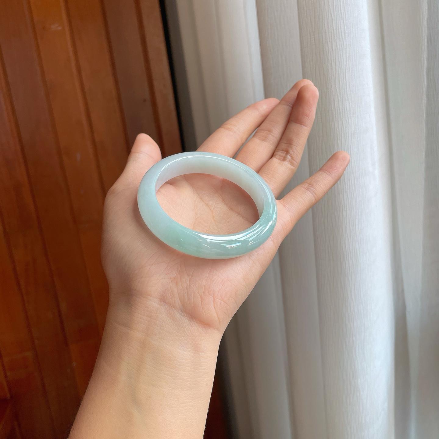 糯冰淡底色翡翠平安镯（53.5mm）（yc279361）