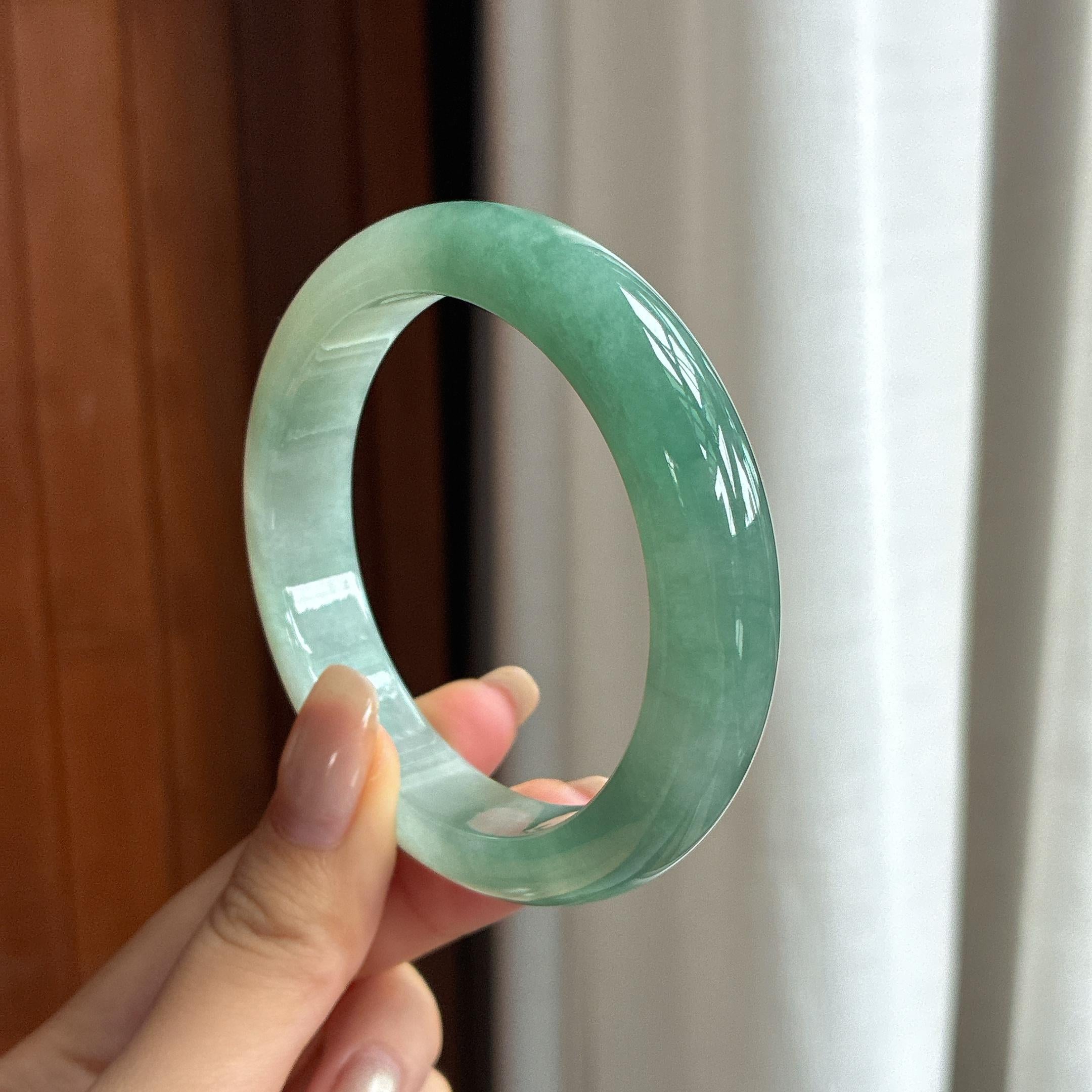 Vòng tay bình an chính khuyên miệng rộng, loại hạt mịn bán sơn bán thủy, size 58, Ngọc phỉ thúy tự nhiên loại A Myanmar (yc450833)