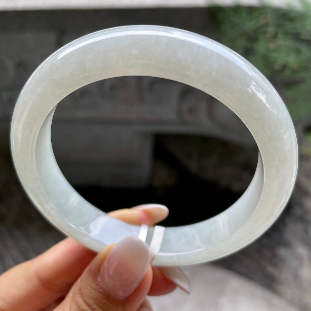 大圈口   细糯种细糯种带底色正圈平安镯   58.9圈     天然缅甸A货翡翠（yc407887）
