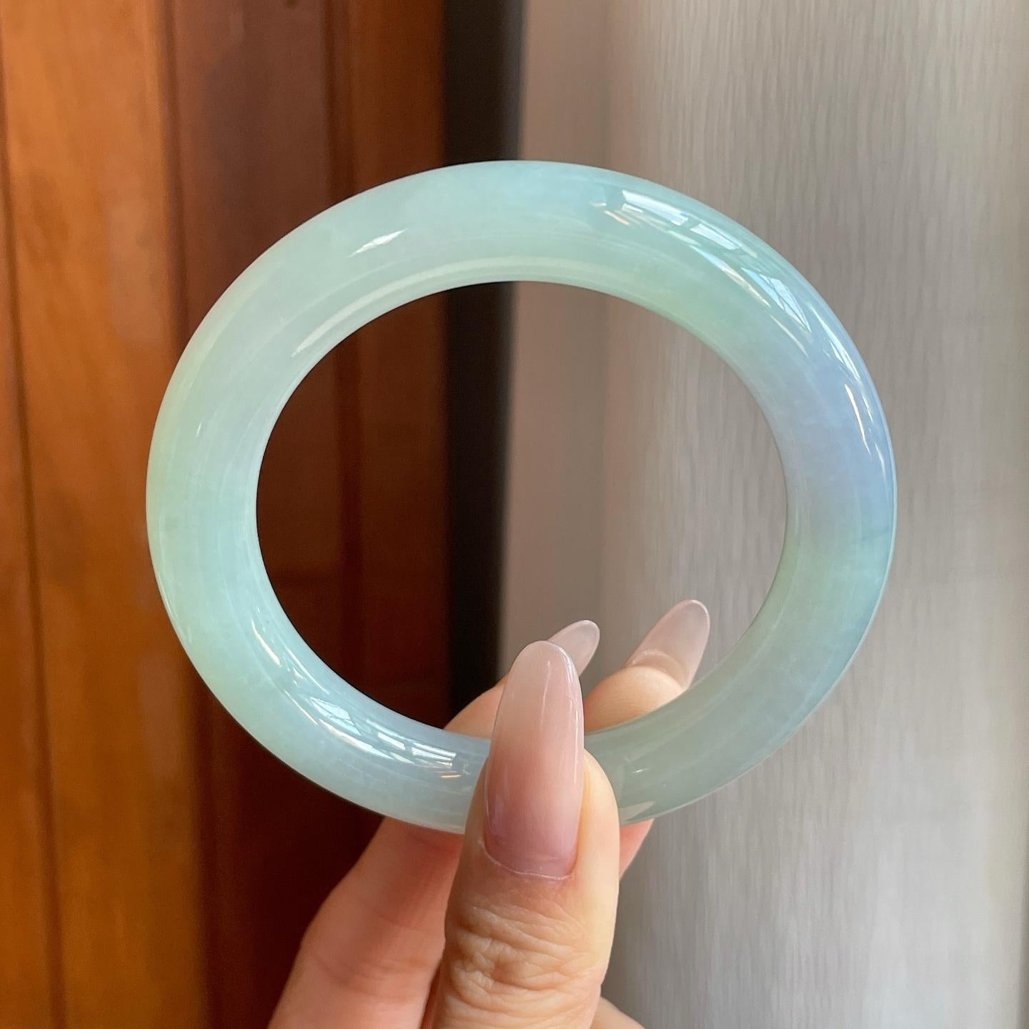 糯冰淡椿底翡翠圆条手镯（56.8mm）（yc282515）