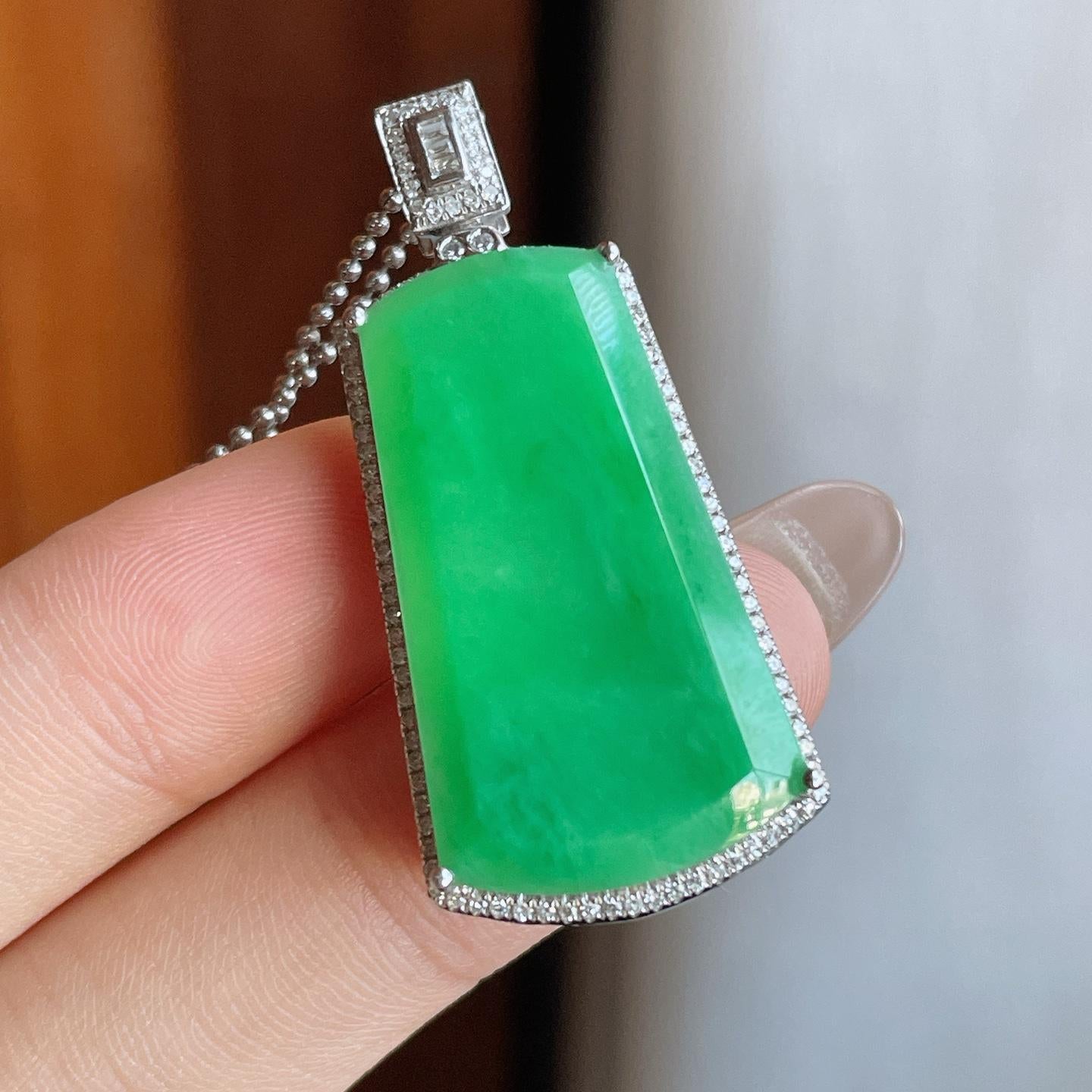 18k金镶糯冰满绿翡翠无事牌（yc242744）