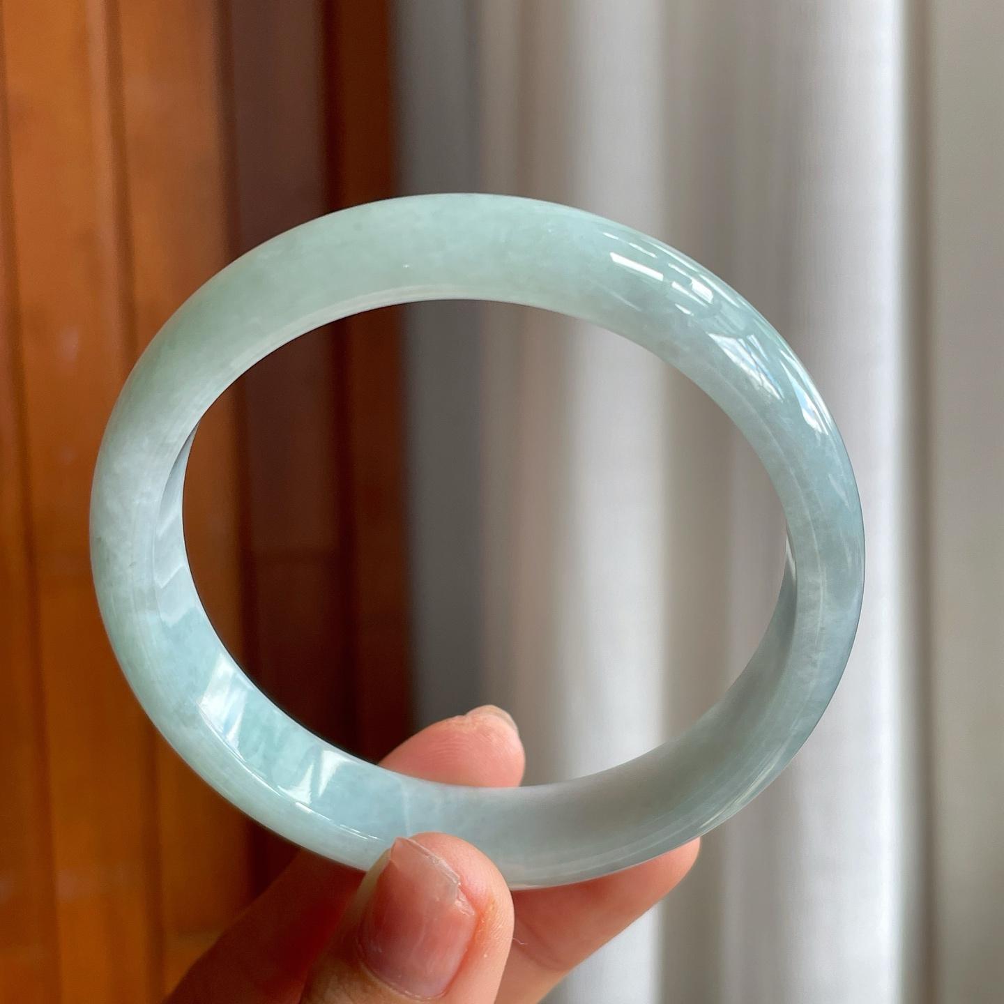 糯冰淡底色翡翠平安镯（62mm）（yc215244）